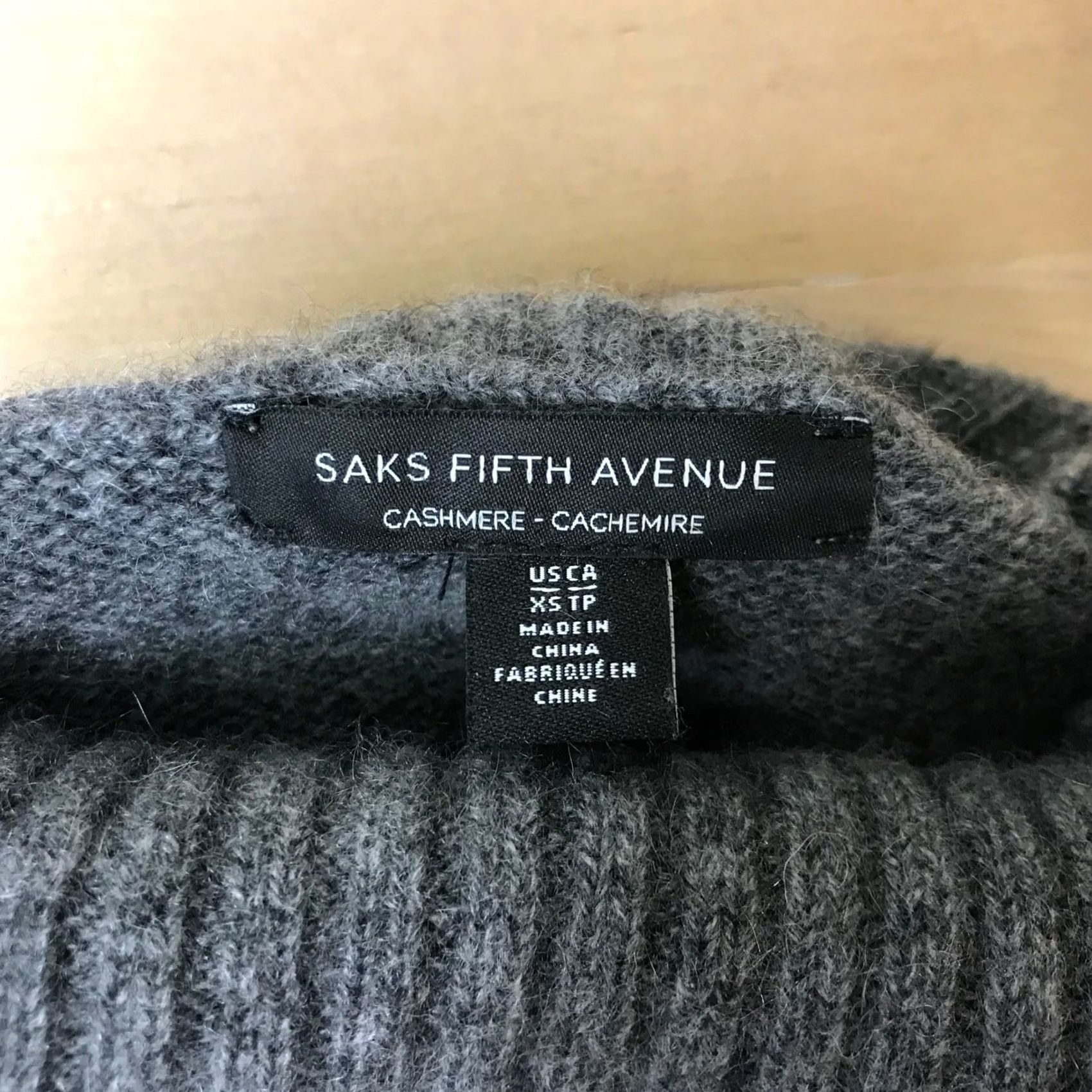 Saks Fifth Avenue Saks Fifth Avenue Gray 100% Cashmere Turtleneck Sweater XS Relaxed Fit Ribbed Womens Pullover Knit, Side Slits, Dry Clean Only Size XS / US 0-2 / IT 36-38 - 7 Thumbnail