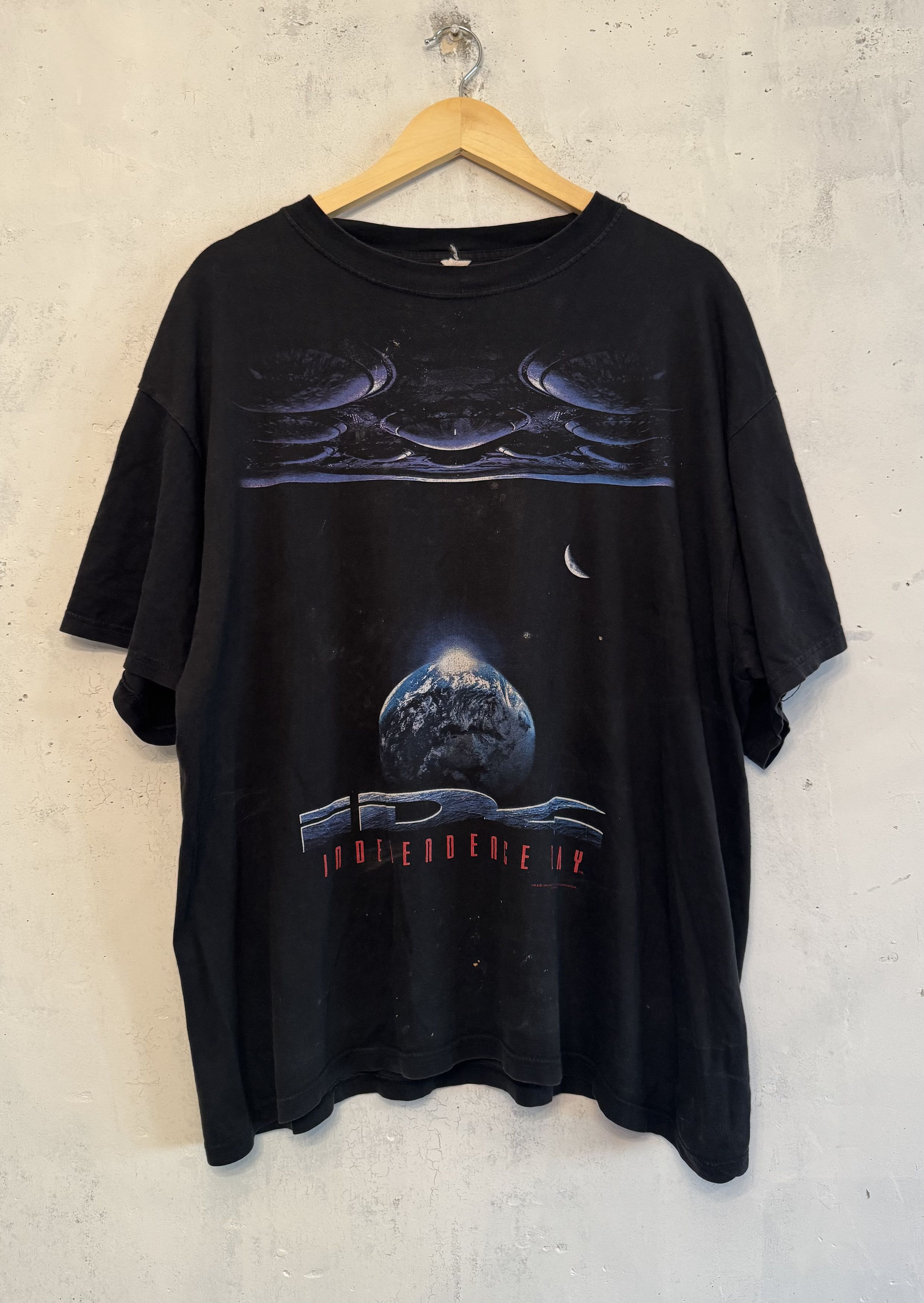 Vintage Vintage 1996 Independence Day Will Smith Movie T-shirt Size US XL / EU 56 / 4 - 1 Thumbnail