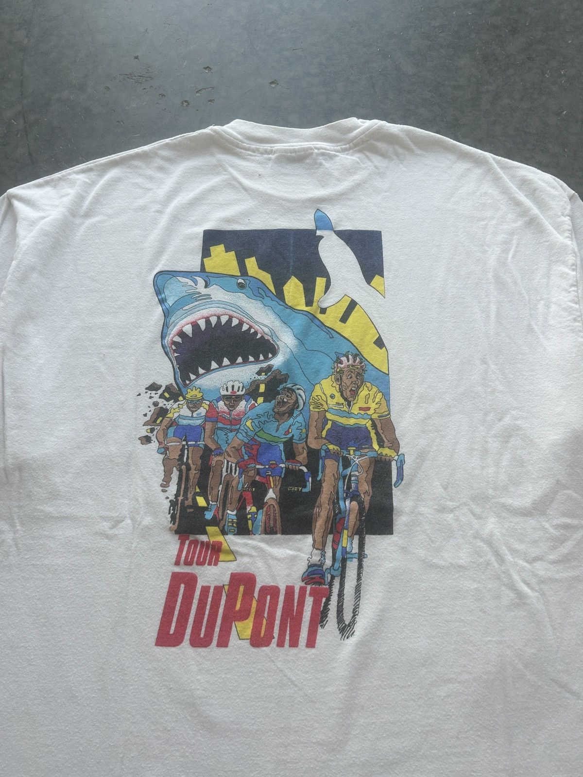 Hanes × Vintage Vintage 90s Tour DuPont Shark Graphic Tee Size US XL / EU 56 / 4 - 1 Thumbnail