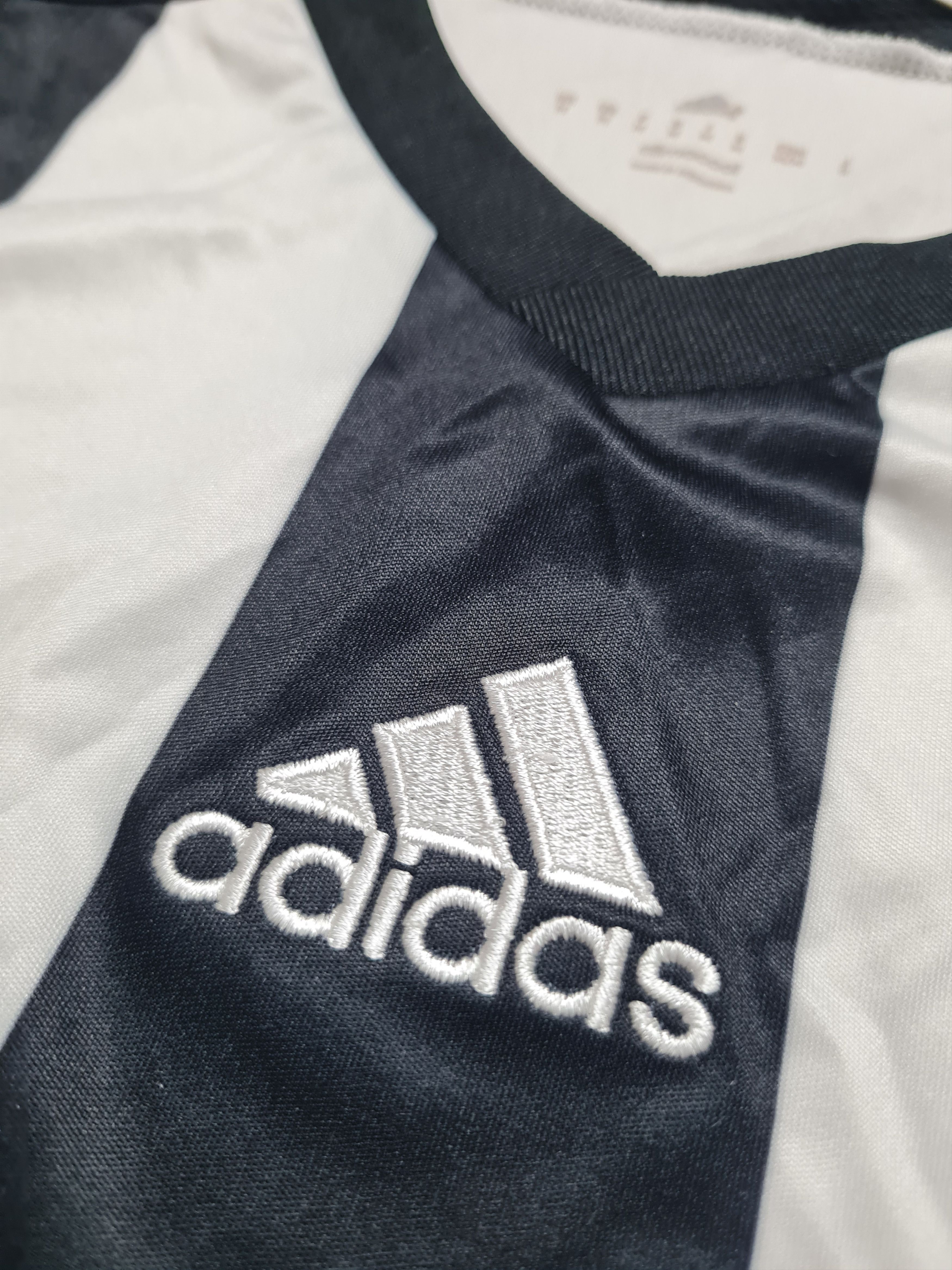 Adidas JUVENTUS 2015-16 HOME FOOTBALL SOCCER JERSEY ACADEMY ADIDAS Size US M / EU 48-50 / 2 - 11 Thumbnail