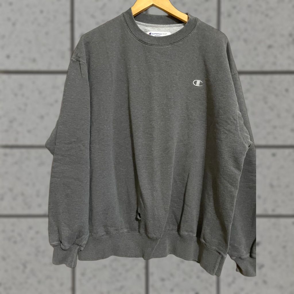 Champion VINTAGE Champion ECO Embroidered Logo Gray Crewneck Sweatshirt XL Unisex Adults Regular Sweatshirt 80s 90s College Sports Logo Gym & Training Size US XL / EU 56 / 4 - 1 Thumbnail
