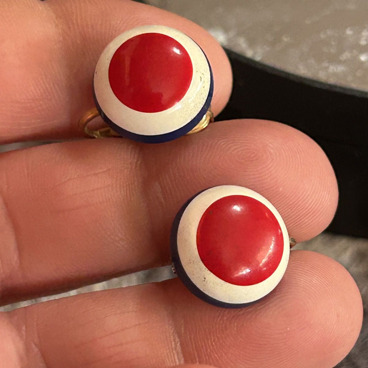 Vintage Vintage 70s red white and blue bullseye clip on earrings Size ONE SIZE - 1 Thumbnail