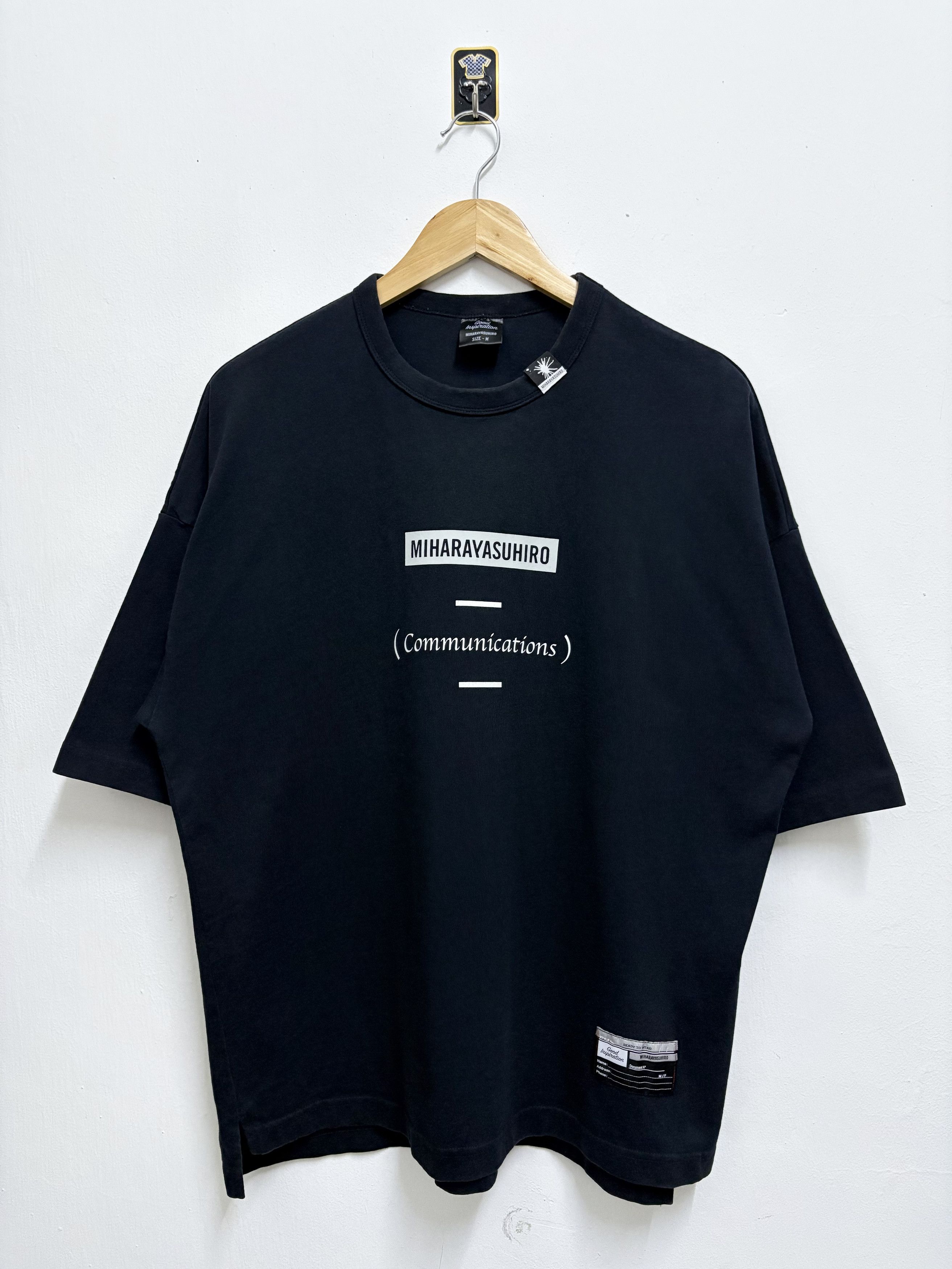 GU × Maison MIHARA YASUHIRO 2000's GU x Maison Miharayasuhiro - Communication T-Shirt Size US M / EU 48-50 / 2 - 1 Thumbnail