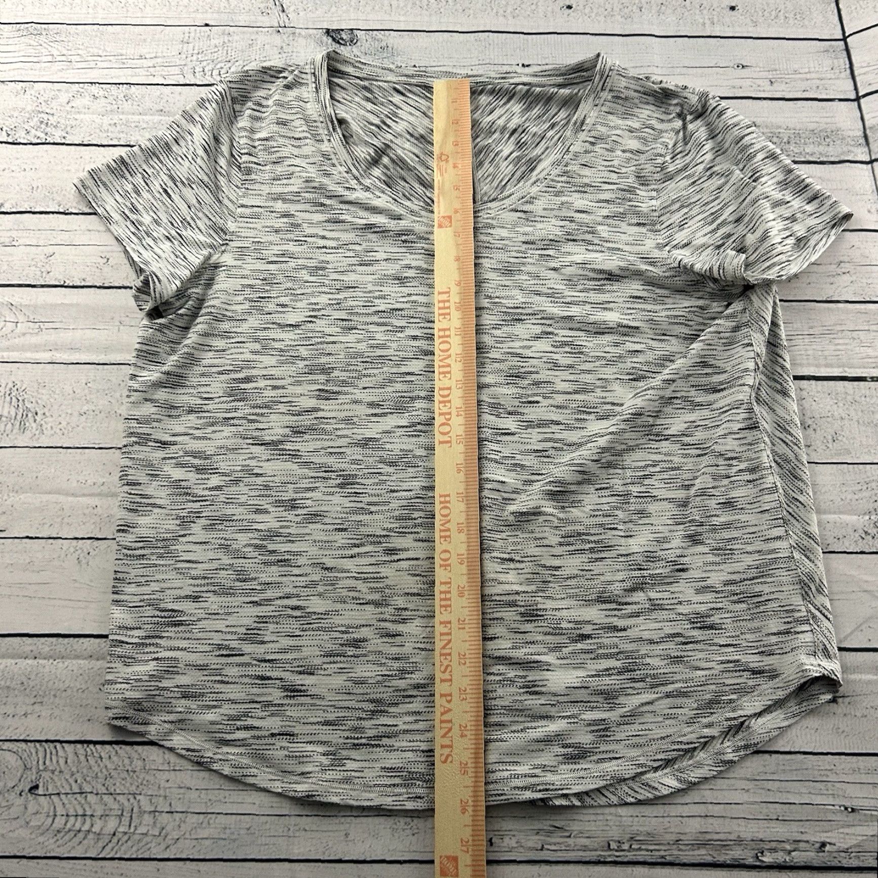 Lululemon Lululemon Short Sleeve Athletic T-Shirt Women's 12 Gray Scoop Neck Curved Hem 12 Womens Activewear Size XL / US 12-14 / IT 48-50 - 3 Thumbnail