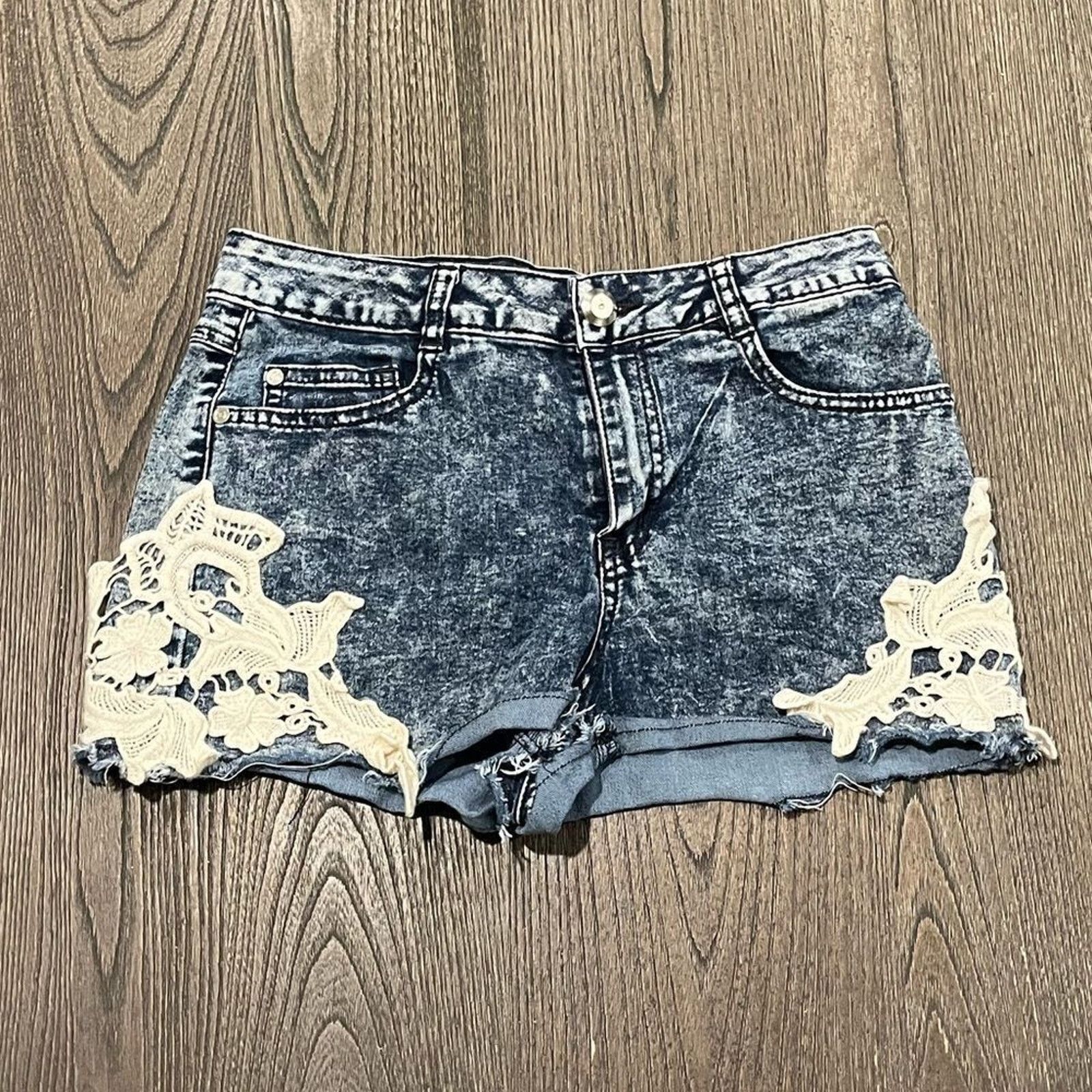 Vintage Boom Boom Jean Acid Wash Crochet Knit Mini Shorts Size 5 Size 27" / US 4 / IT 40 - 1 Thumbnail