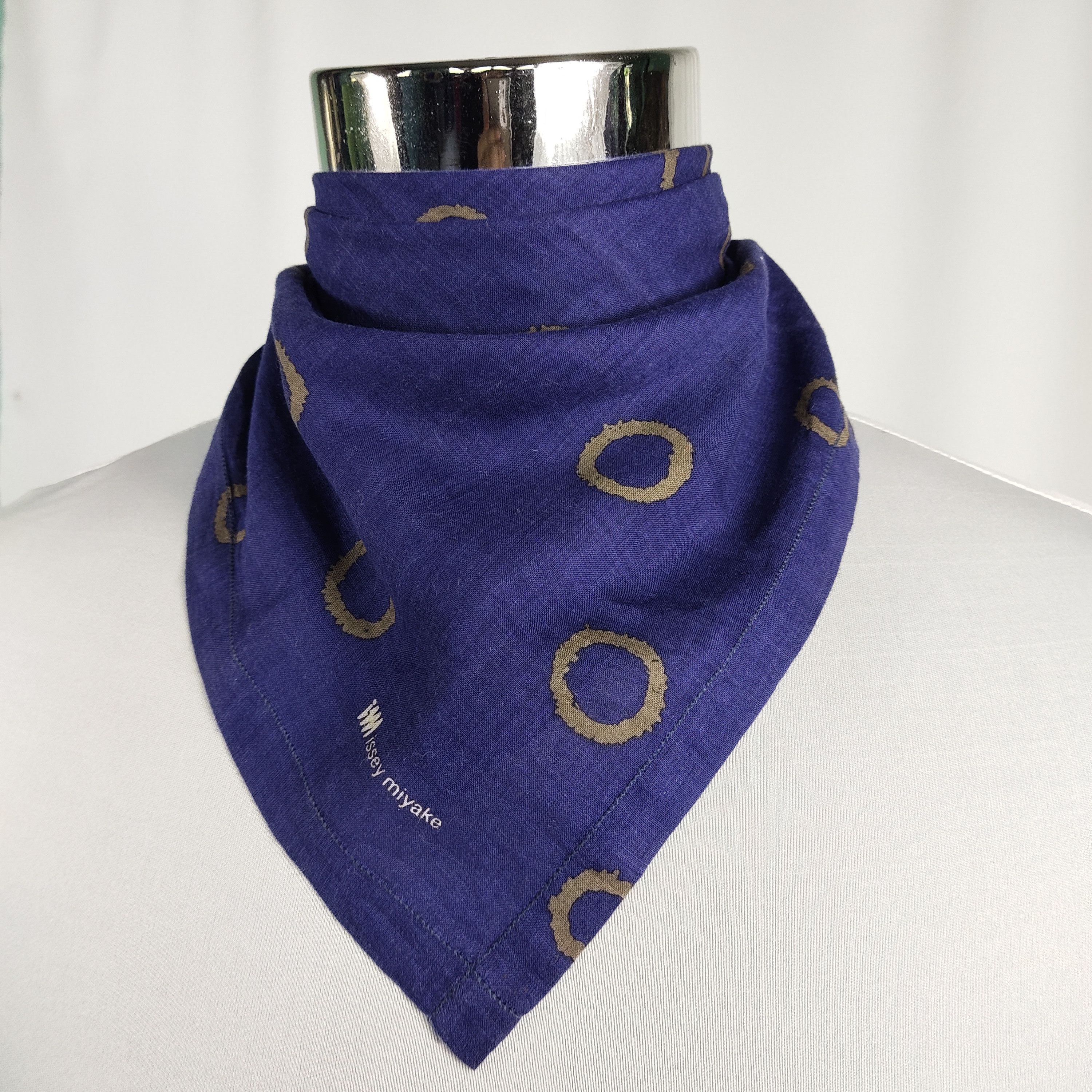 Vintage Issey Miyake Handkerchief / Neckerchief / Bandana FZ492 Size ONE SIZE - 1 Thumbnail