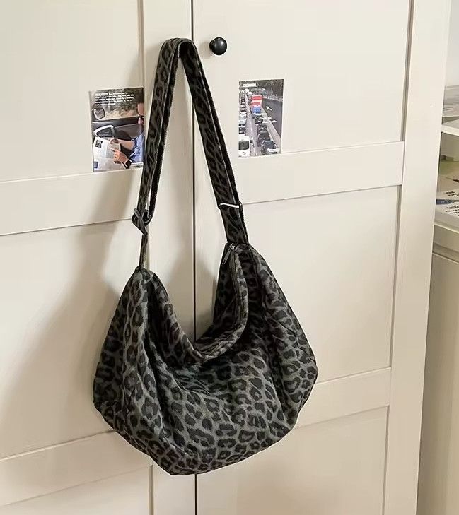 Japanese Brand Gen Z Trendy Leopard Print Canvas Crossbody Bag Size ONE SIZE - 5 Thumbnail