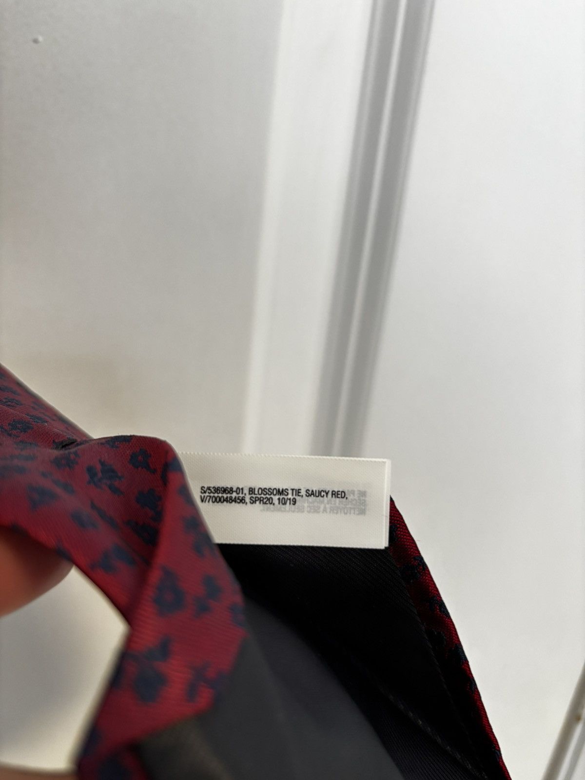Banana Republic Banana Republic Silk Deep Red and Navy Flower Print Tie Size ONE SIZE - 4 Thumbnail