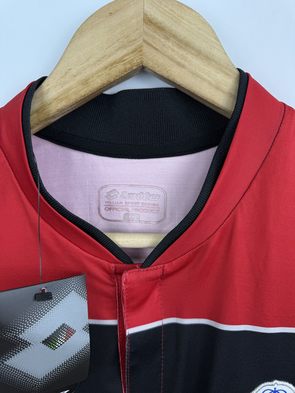 Lotto Sport 🏴󠁧󠁢󠁥󠁮󠁧󠁿 Lotto Queens Park Rangers Petrasso Soccer Jersey Rare Y2K Size US M / EU 48-50 / 2 - 8 Thumbnail