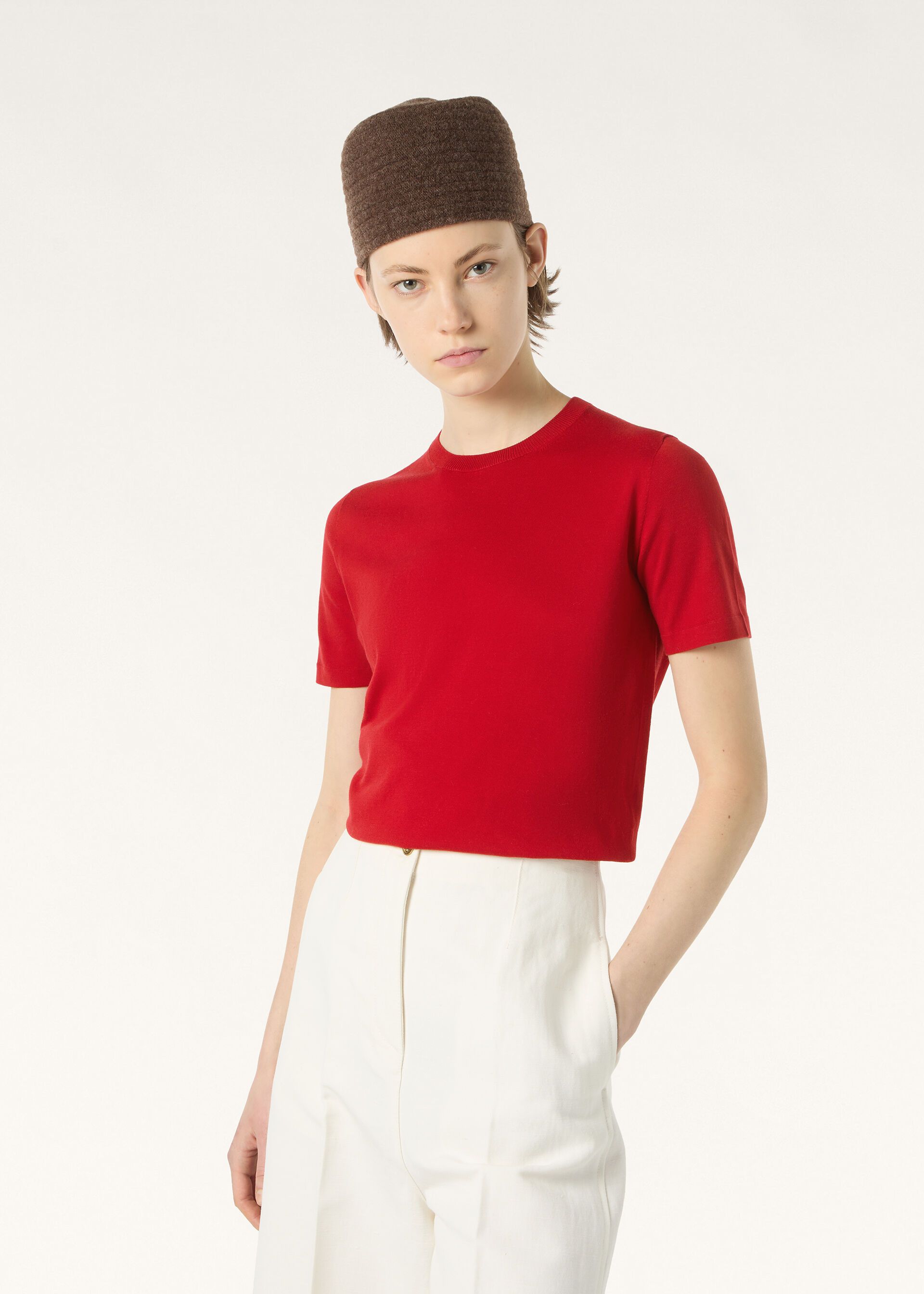 Loro Piana os11x0426 FAM7984 Angera Crewneck T-Shirt in Candy Apple Red Size M / US 6-8 / IT 42-44 - 4 Thumbnail