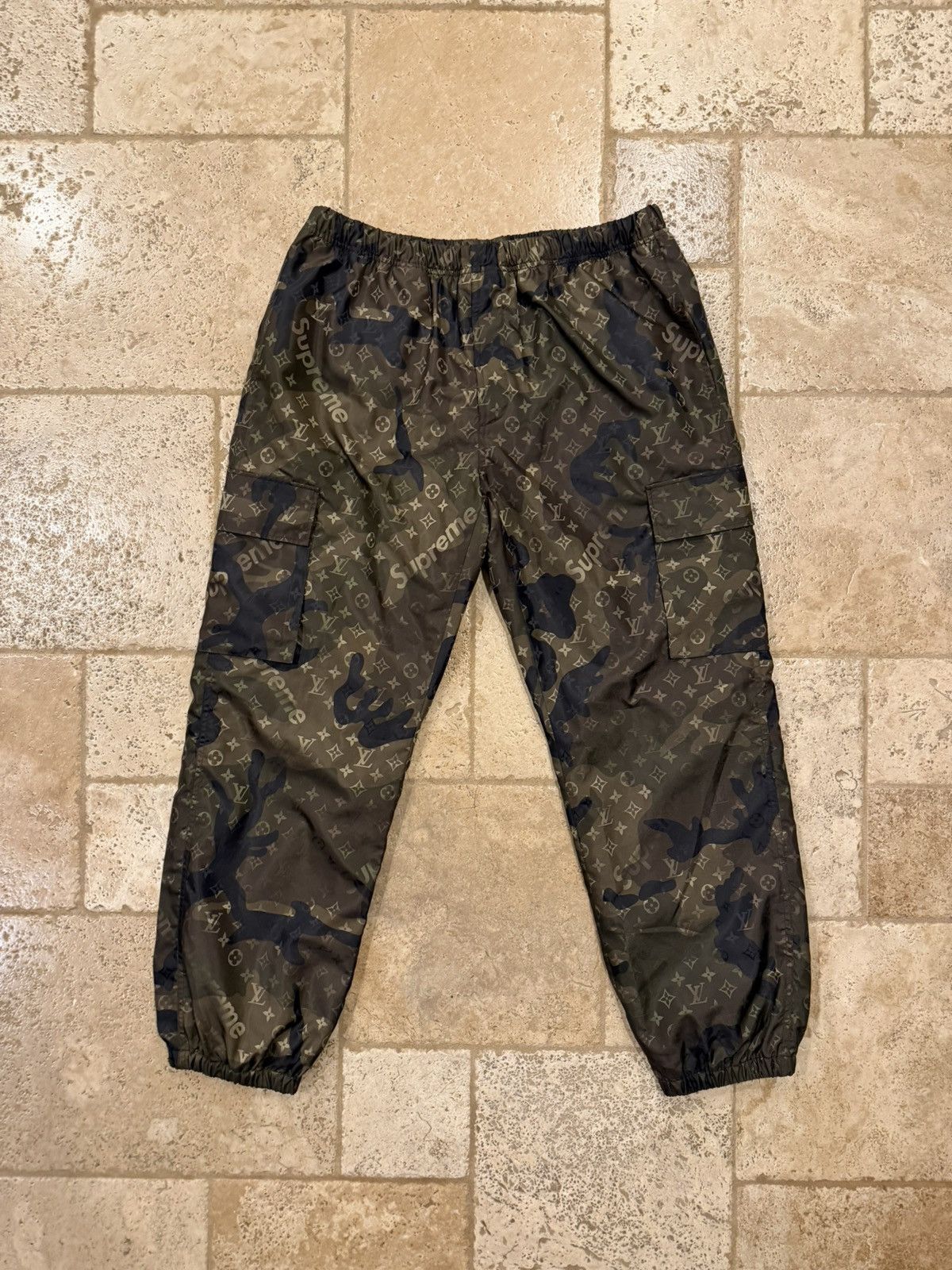 Louis Vuitton × Supreme Louis Vuitton x Supreme Monogram Camo Nylon Jogger Pants Size US 36 / EU 52 - 1 Thumbnail