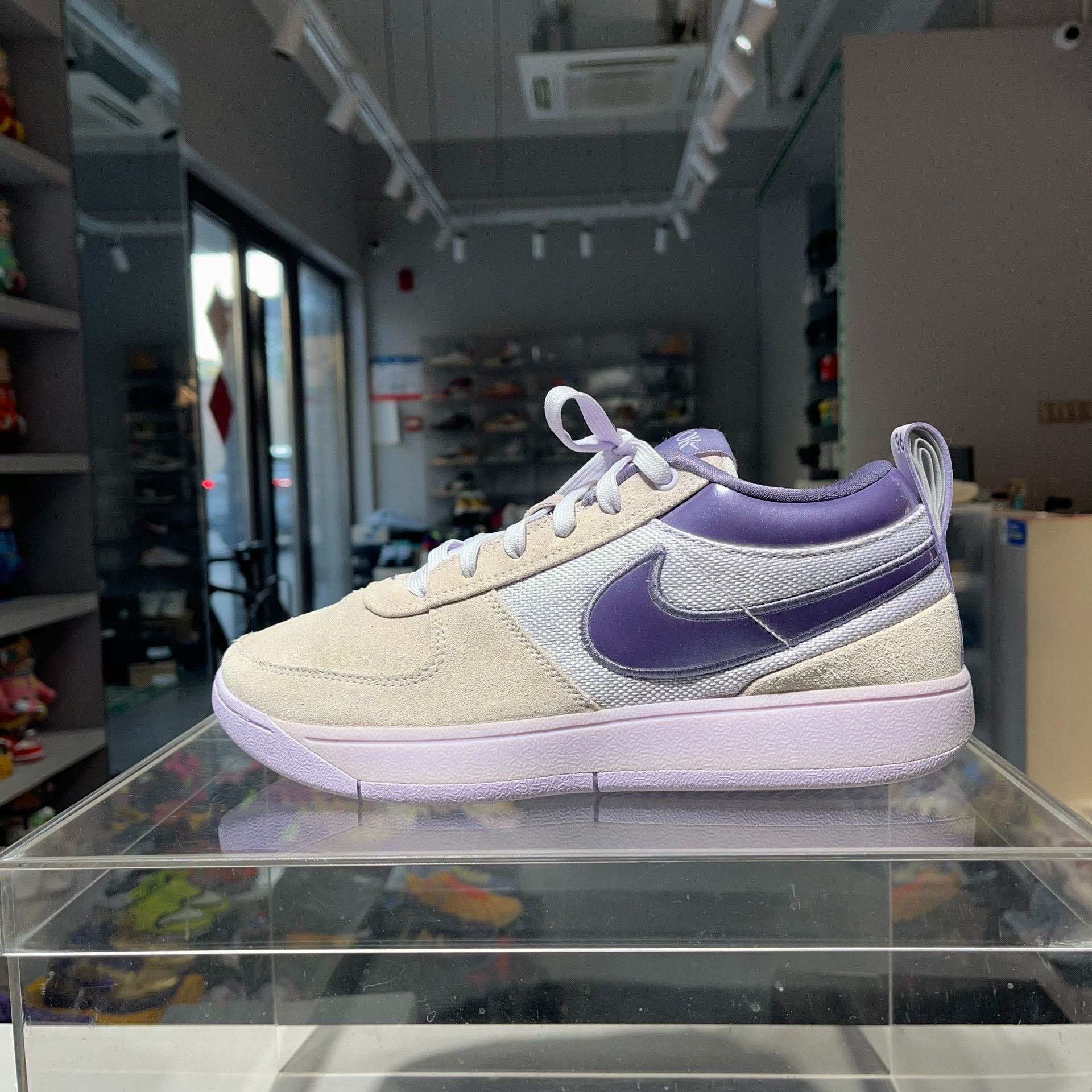 Nike Nike Purple Lowtop Sneakers 9.5 Men Size US 9.5 / EU 42-43 - 1 Thumbnail