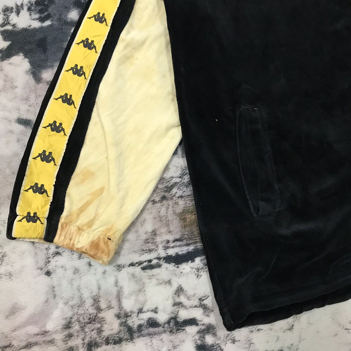 Kappa × Vintage Vintage 90s Kappa Side Tape Velvet Jacket Sweater Size US L / EU 52-54 / 3 - 5 Thumbnail