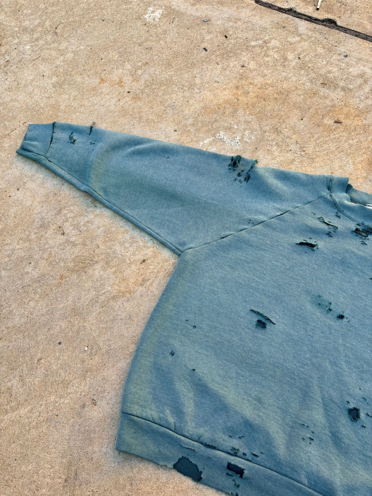 Vintage Thrashed Fruit Of The Loom Sweatshirt Size US L / EU 52-54 / 3 - 14 Thumbnail