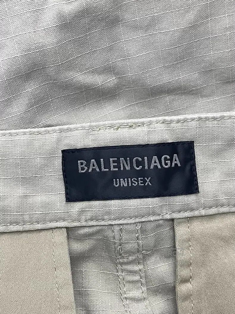 Balenciaga Balenciaga size S Detachable Cargo Pants Size US 27 - 3 Thumbnail