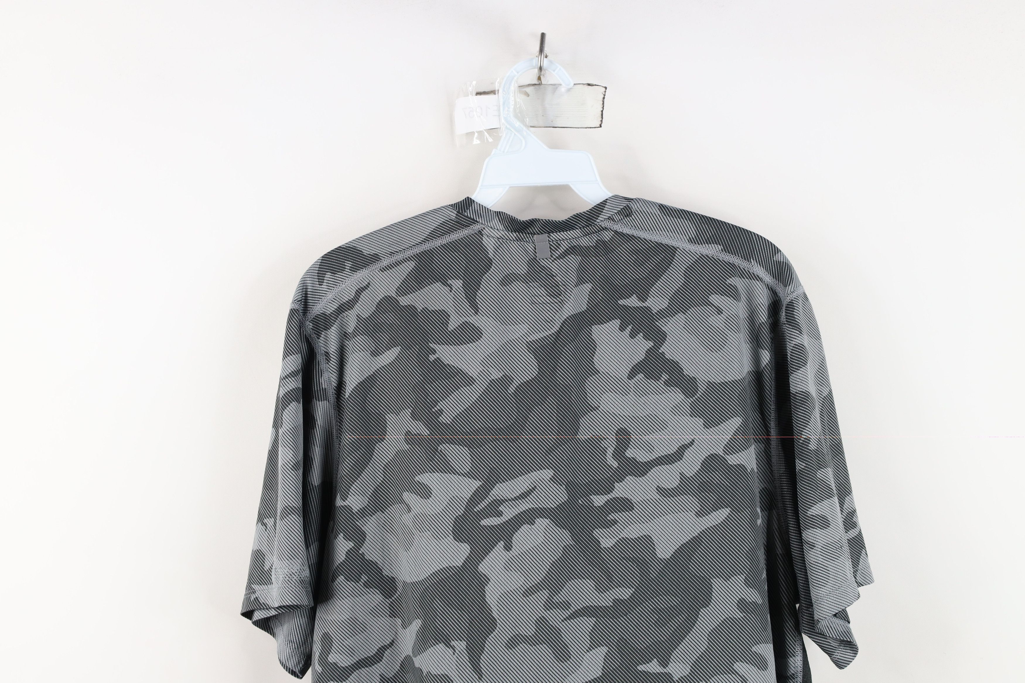 Nike Nike Running Travis Scott Mini Swoosh Camouflage T-Shirt Size US L / EU 52-54 / 3 - 13 Thumbnail