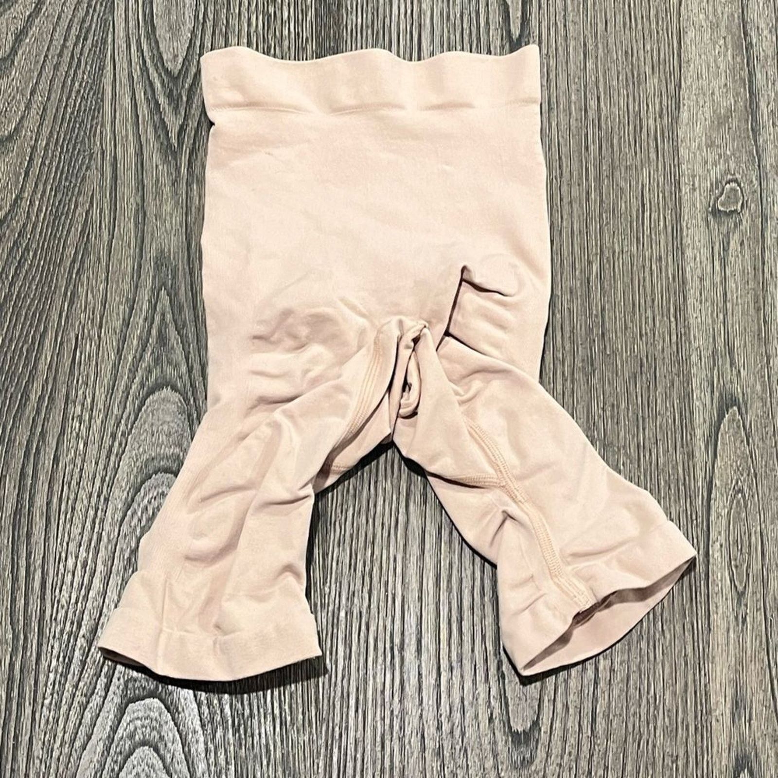 SKIMS NWOT Skims Shapewear Knee Shorts Sculpting Mid Thigh Siz S-M Size ONE SIZE - 1 Thumbnail