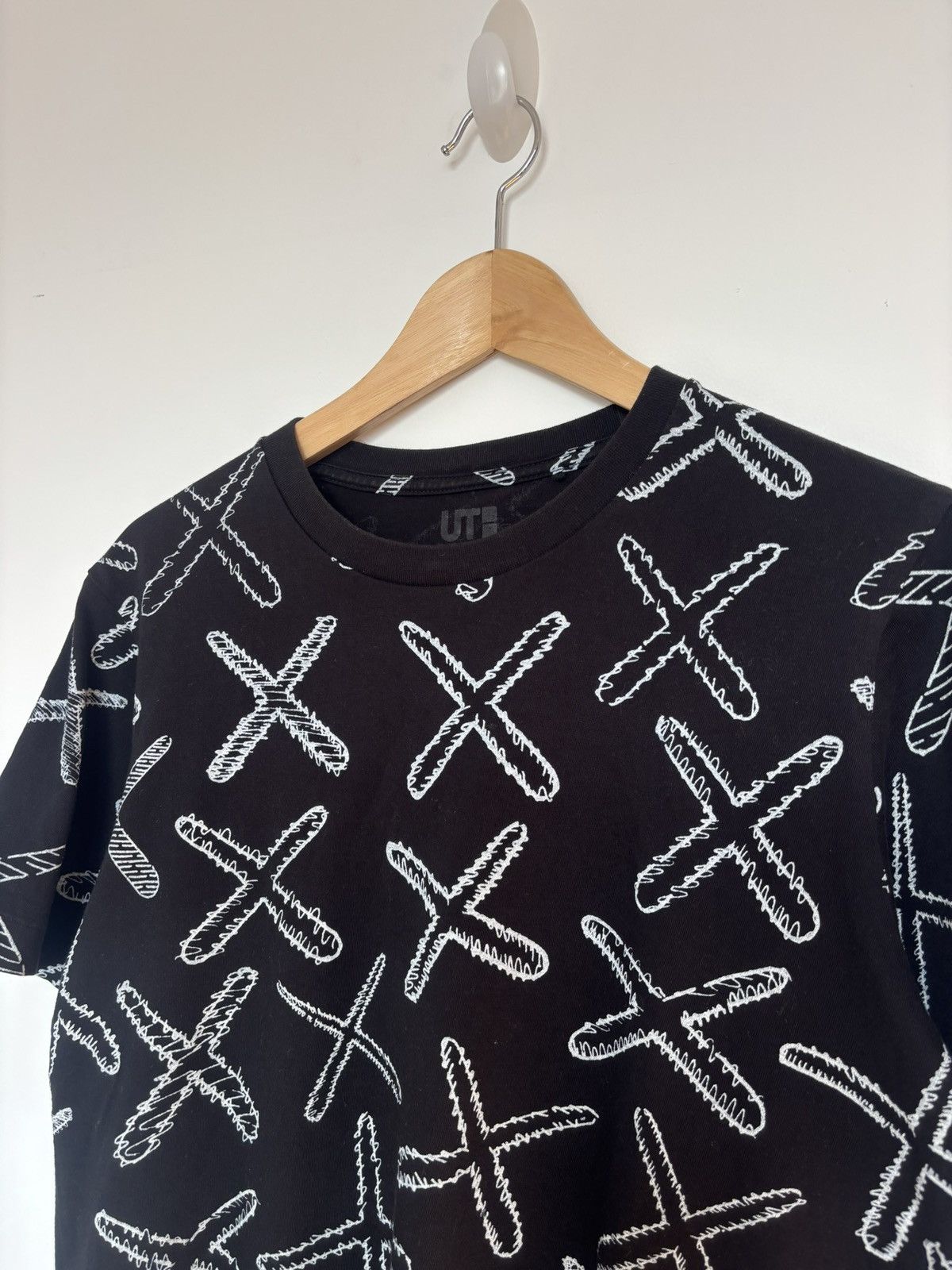 Uniqlo UT x KAWS All Over Print XX T-Shirt Black Size L