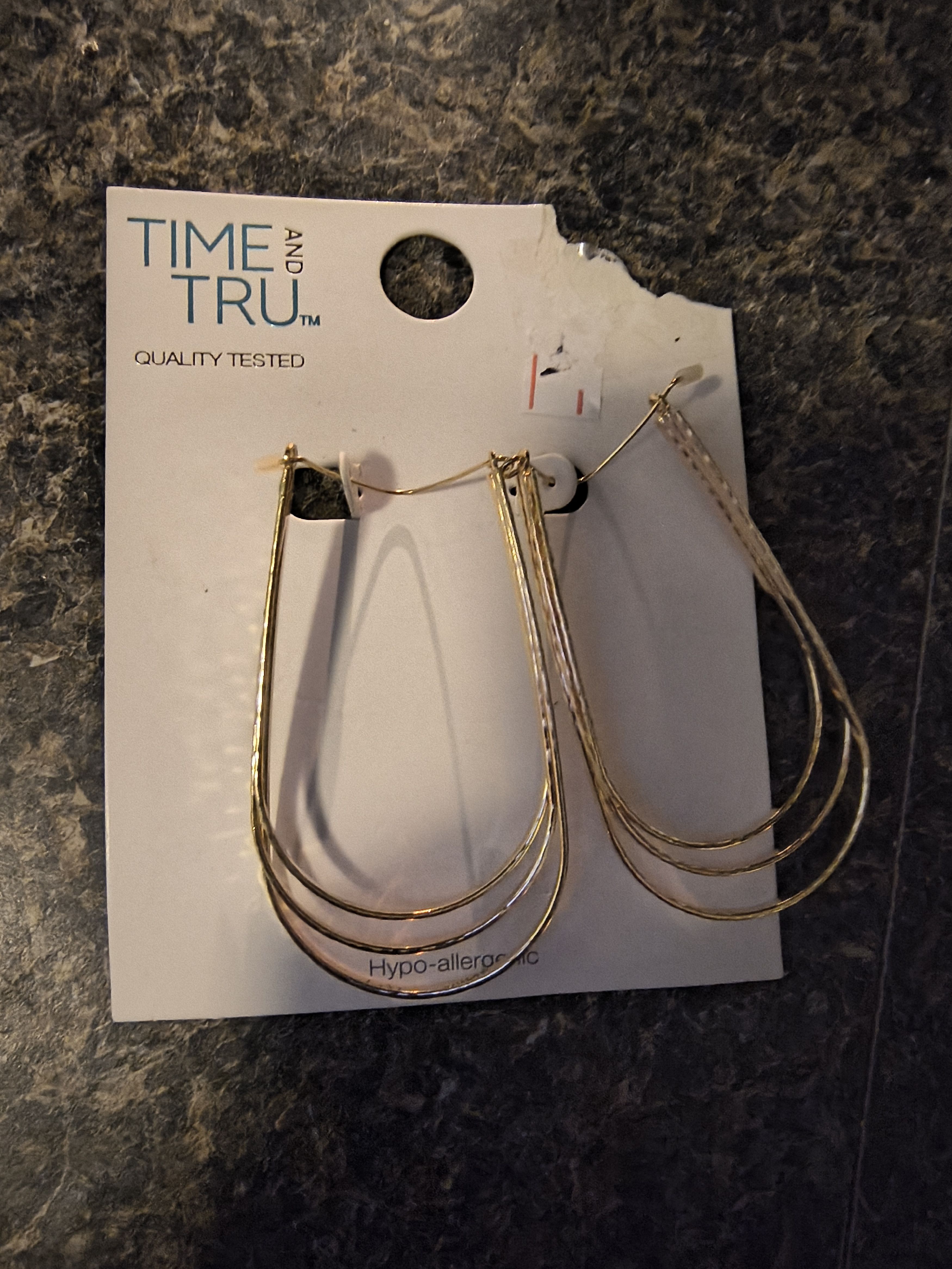 Other Time and Tru gold tone hoop earrings Size ONE SIZE - 1 Thumbnail