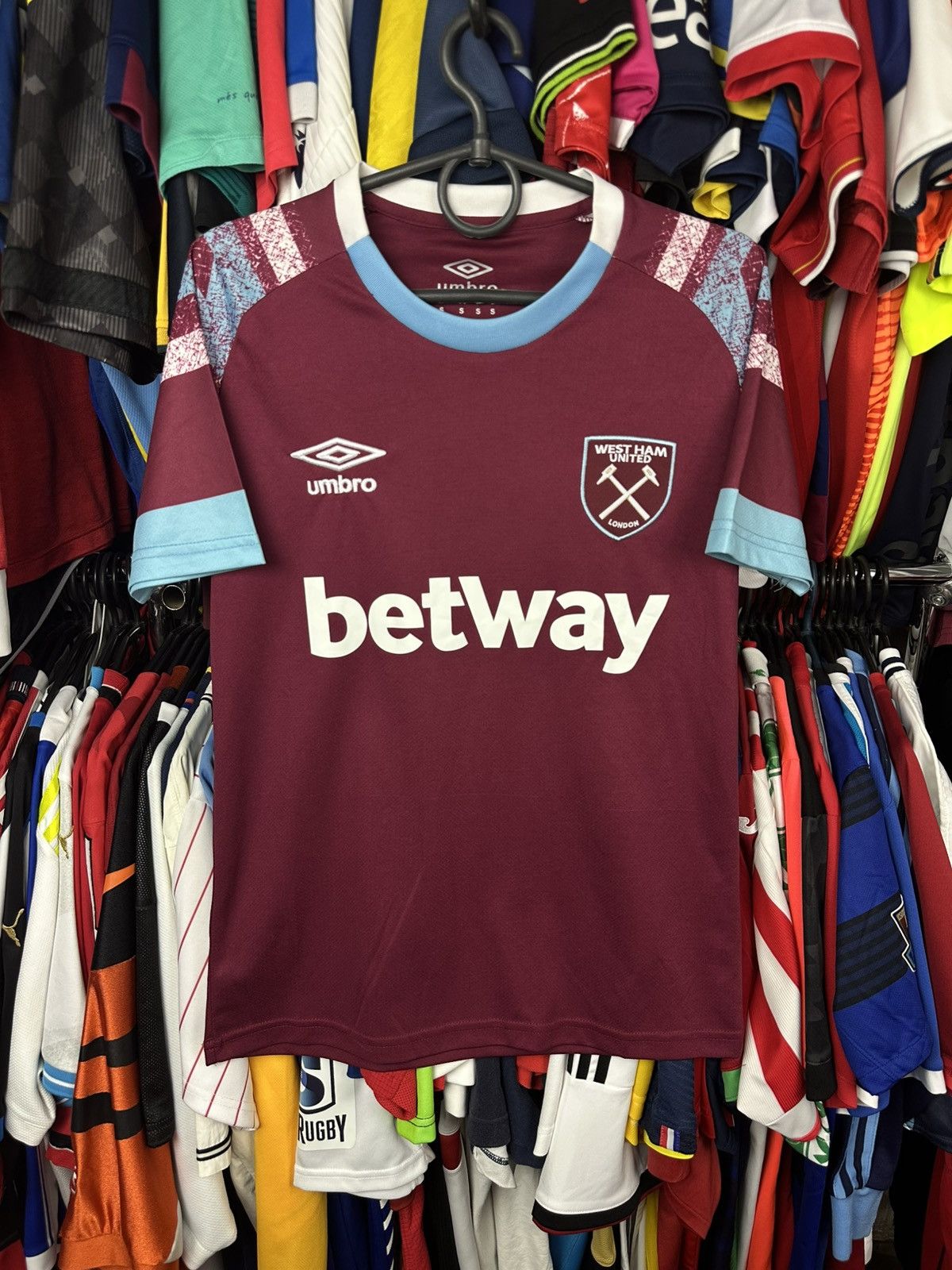 Umbro Umbro West Ham United 2022 2023 Football Jersey Soccer Shirt Size US S / EU 44-46 / 1 - 1 Thumbnail