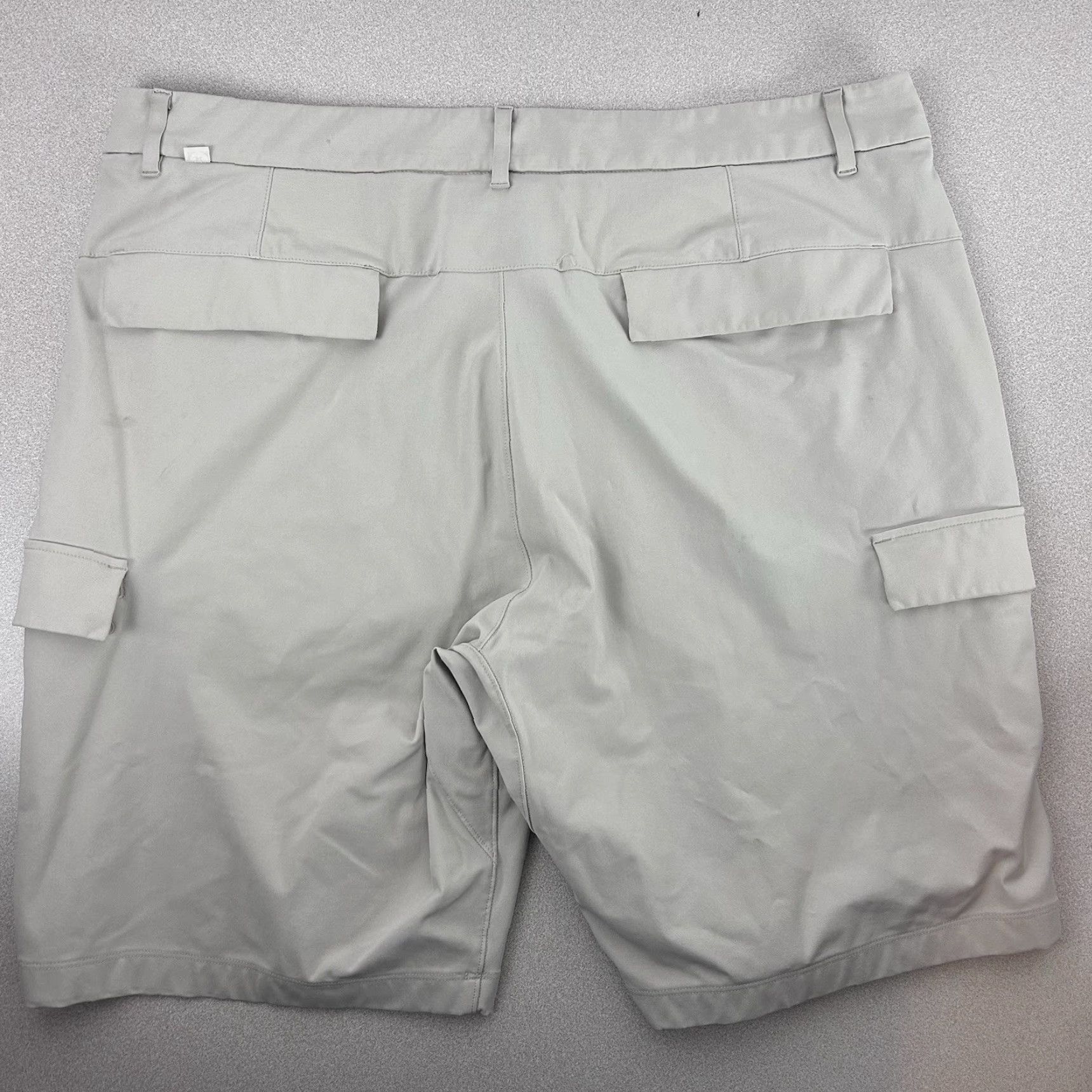 Lululemon Lululemon Cargo Shorts Mens Size 38 Beige 9.5" Inseam Stretch Casual Reflecting Utility Cargo Style Size US 38 / EU 54 - 5 Thumbnail