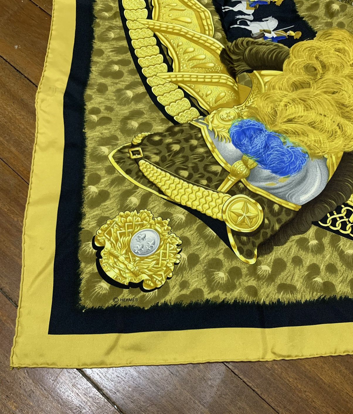 Hermes × Vintage Rare Hermes Silk Scarf Casques Et Plumets Royal Eagle Gold Size ONE SIZE - 8 Thumbnail
