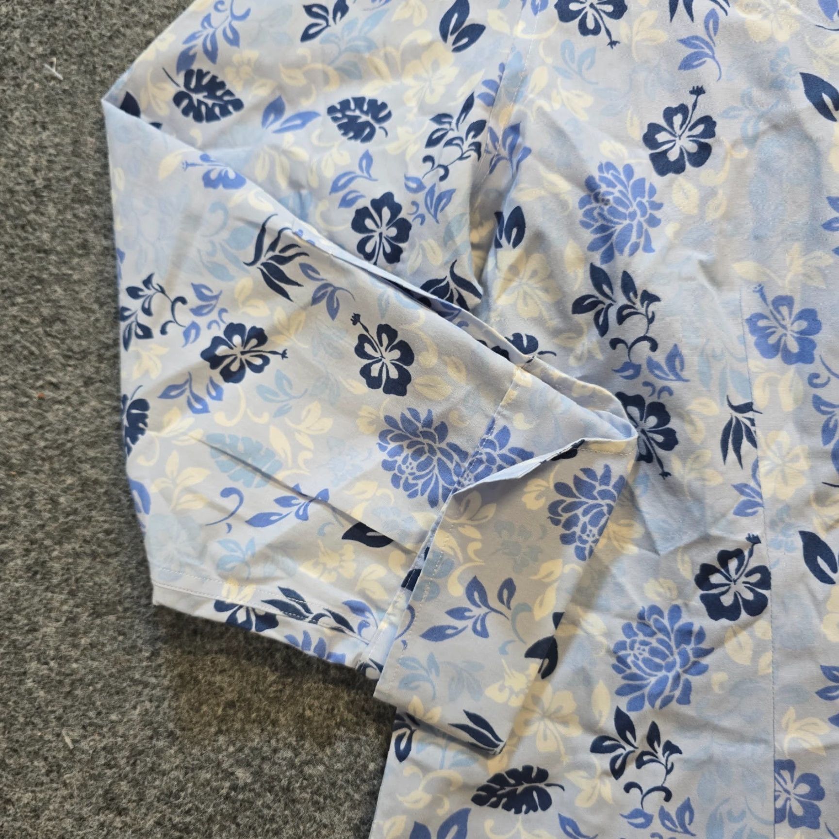 Brooks Brothers Brooks Brothers Top Womens Size 6 White Blue Floral Aloha Tropcial Button Casual Shirt Size M / US 6-8 / IT 42-44 - 3 Thumbnail