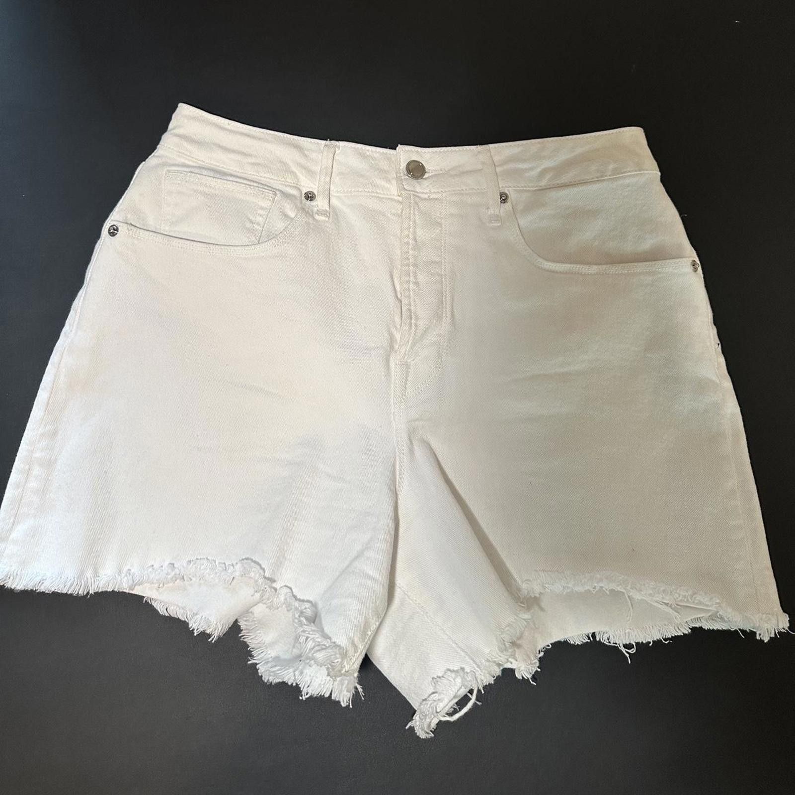 Designer GOOD AMERICAN Women's White Shorts Size 30" / US 8 / IT 44 - 1 Thumbnail