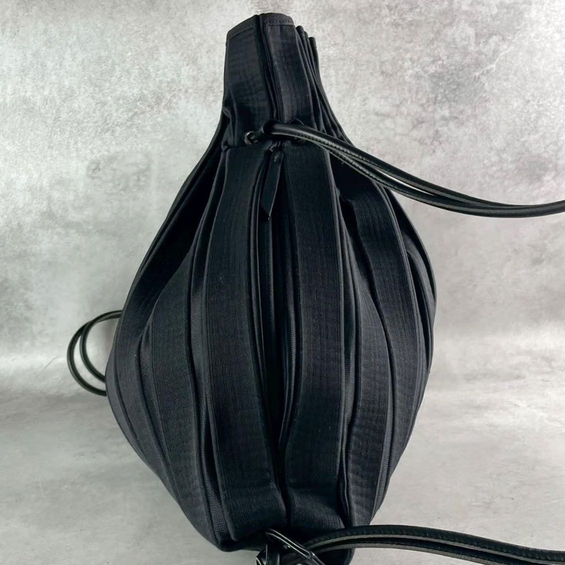 Issey Miyake Issey Miyake Pleats Please Backpack Drawstring Handbag Designer Women Medium Colle VHTF Size ONE SIZE - 3 Thumbnail
