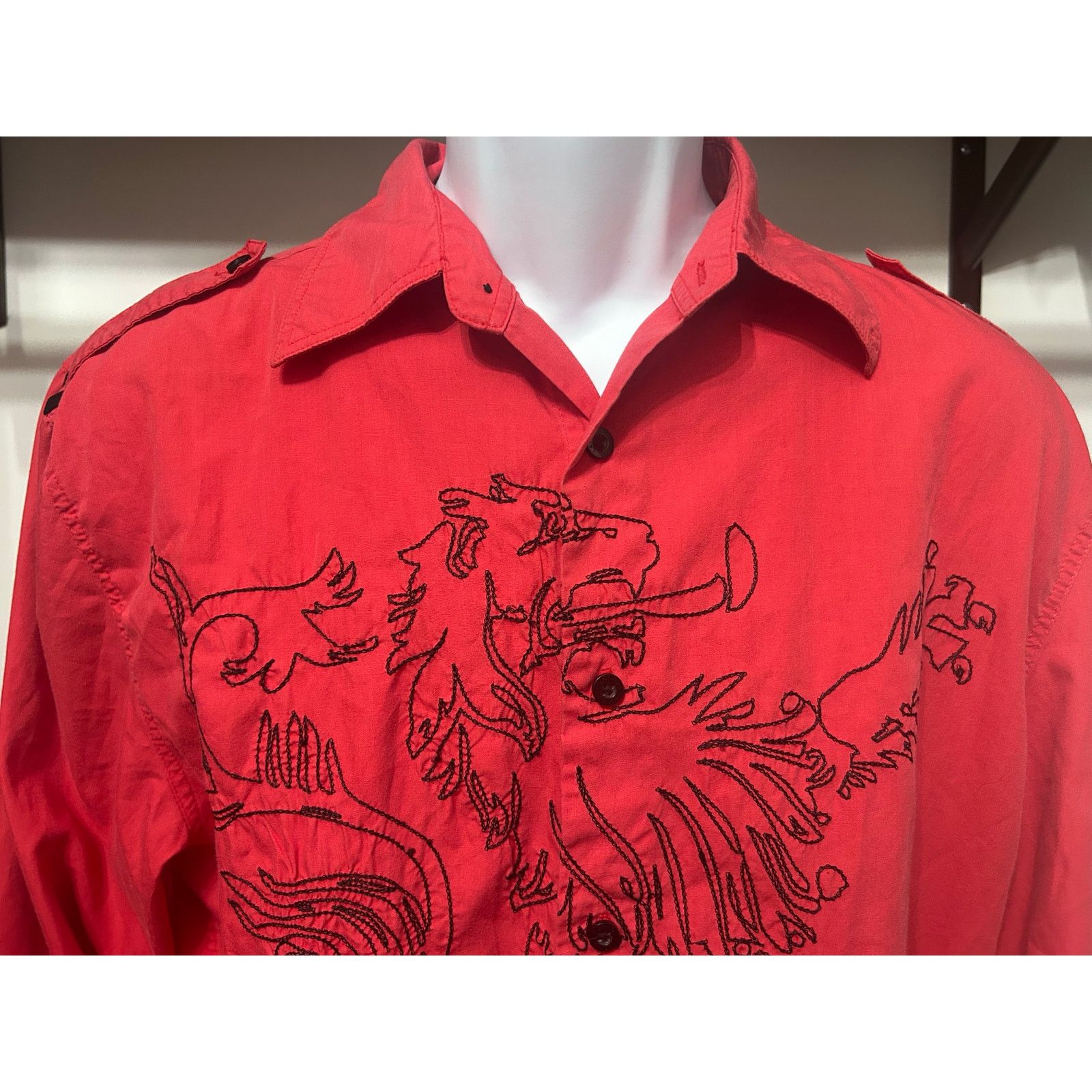 Other Estilo Latino Red Embroidered Graphic Shirt Size Large Size US L / EU 52-54 / 3 - 7 Thumbnail