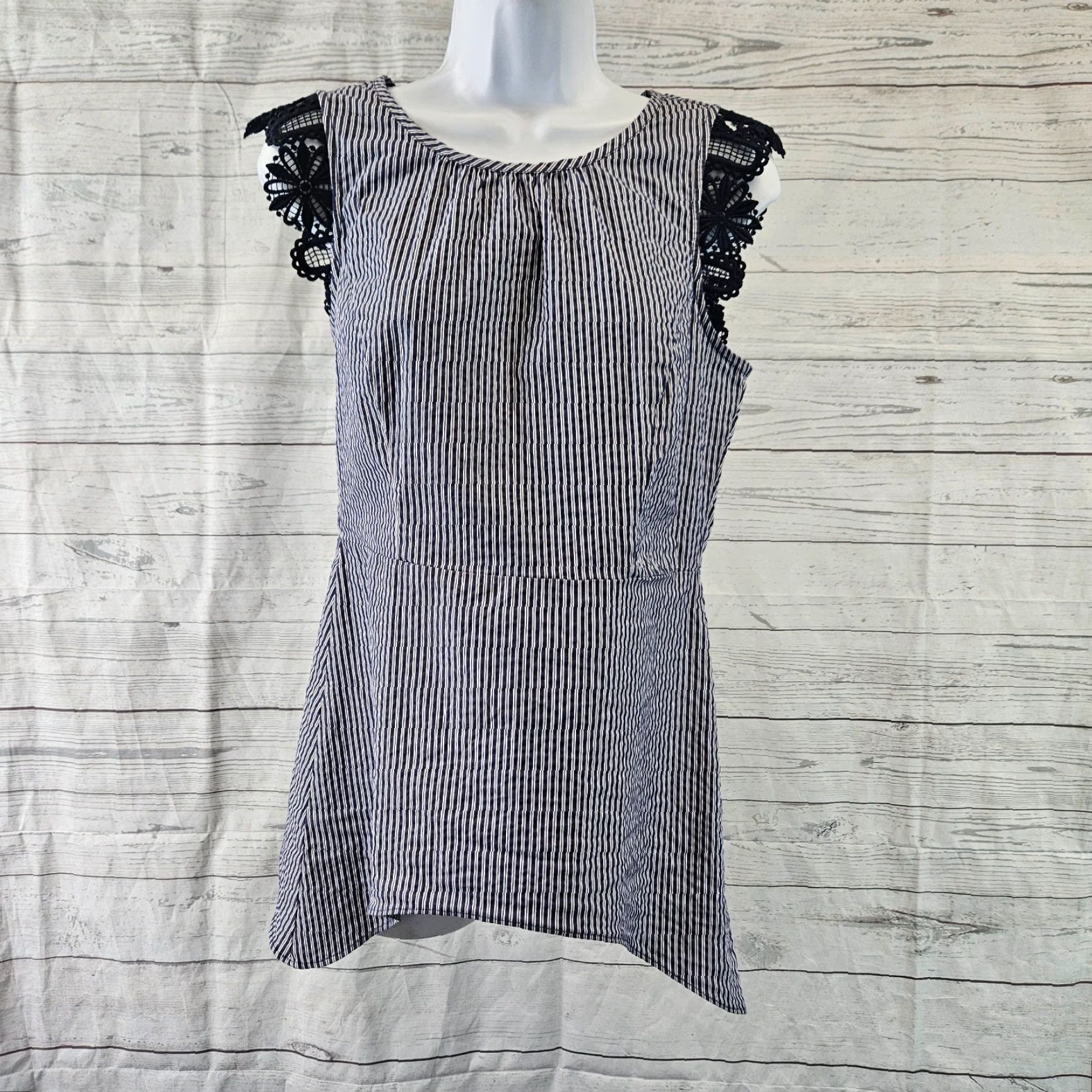 Vintage Cabi Blouse Shirt Womens Lace Flutter Top Sz Small Blue Striped Seersucker Cotton Blend Vintage No Size S / US 4 / IT 40 - 2 Thumbnail