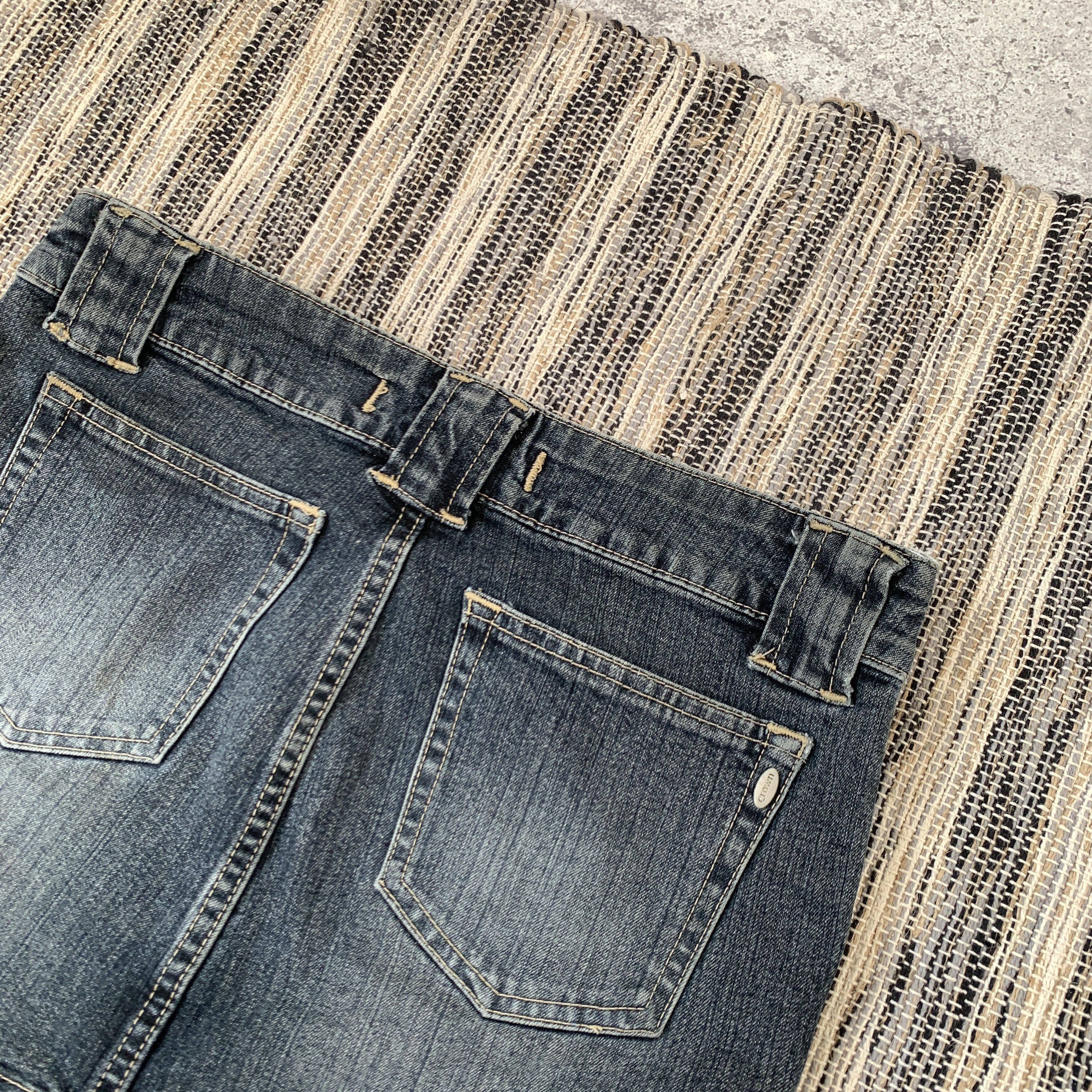 Japanese Brand Vintage Y2K Faded Women's Blue Denim Low Rise Mini Skirt Size 26" / US 2 / IT 38 - 7 Thumbnail