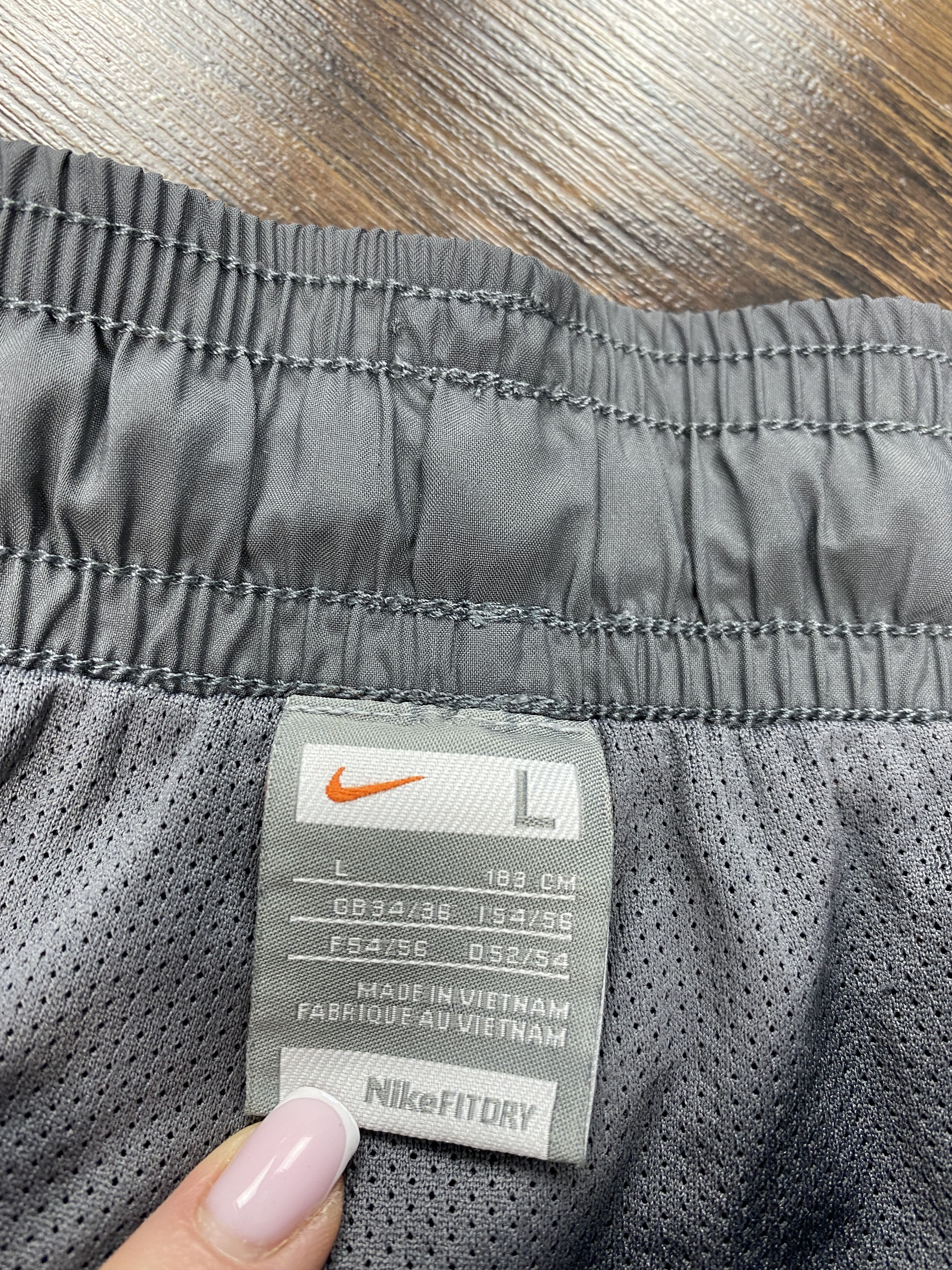 Nike Nike vintage nylon shorts y2k Size US 34 / EU 50 - 4 Thumbnail