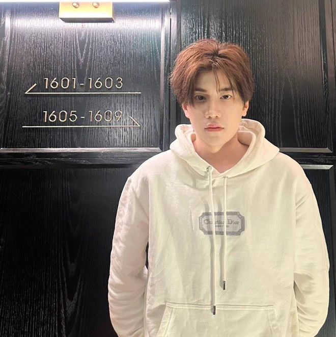 Dior DIOR CD embroidered logo hoodie white Size US S / EU 44-46 / 1 - 7 Thumbnail