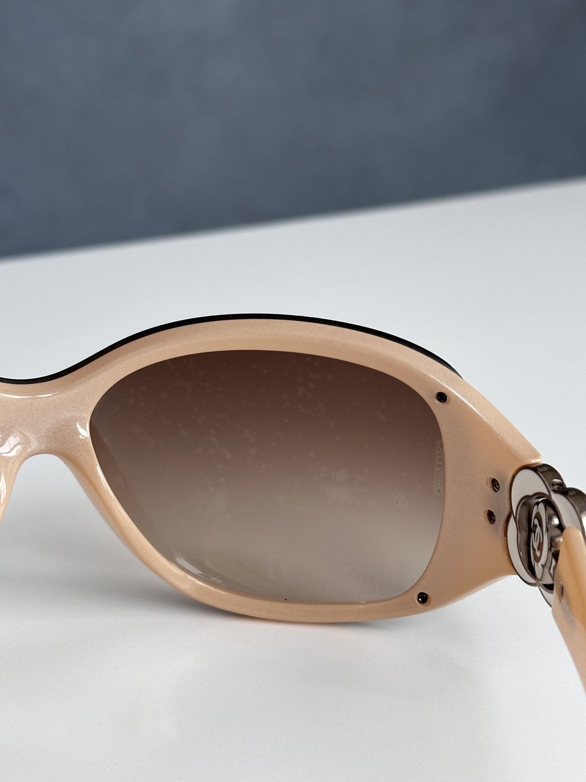 Chanel CHANEL Oval CC Camellia Logo Beige Sunglasses 6032 Size ONE SIZE - 13 Thumbnail
