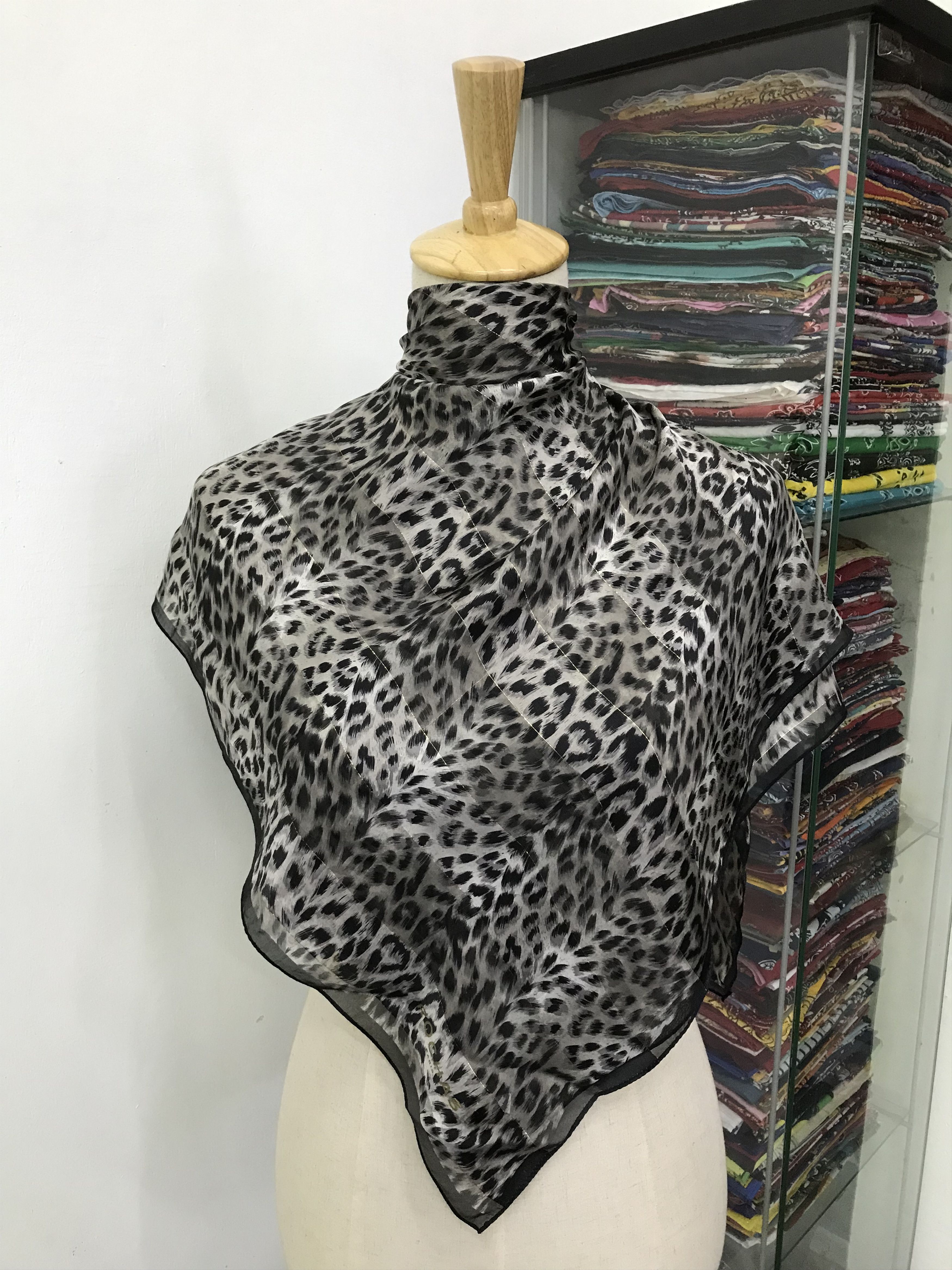 Foulard Rochas Authentique En Soie - Motif Géométrique Multicolore - Vintage - Occasion