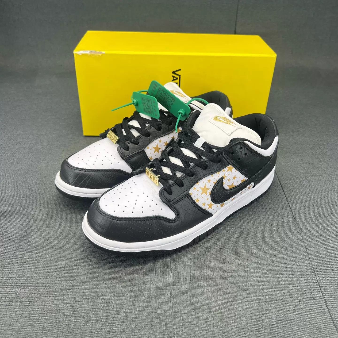 Supreme Multi-Color Low-Top Sneakers with Star Design Size US 11 / EU 44 - 1 Thumbnail