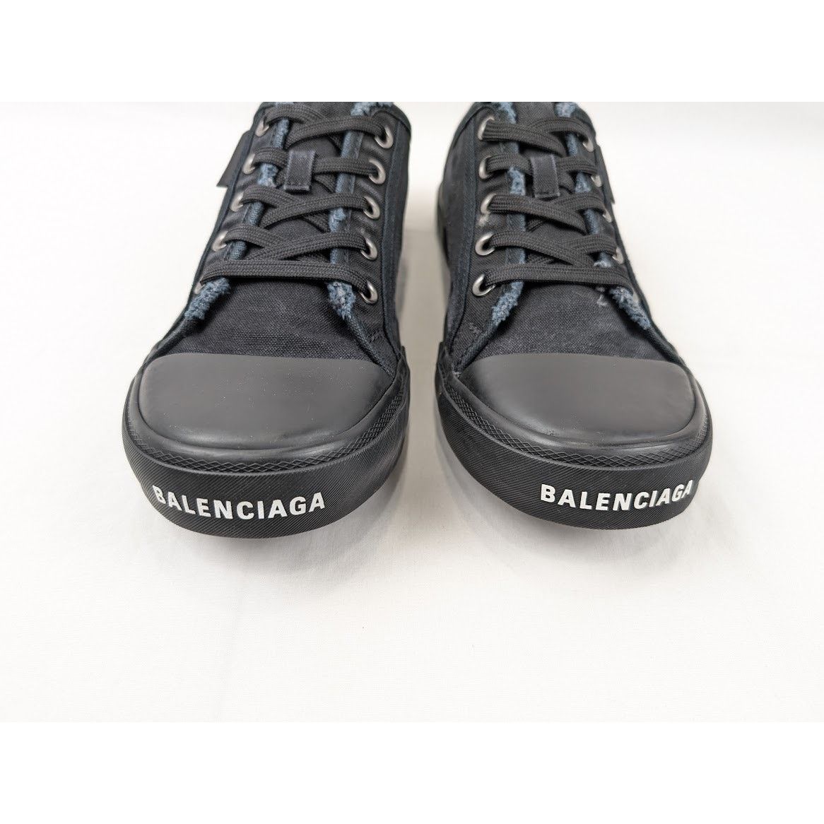 Balenciaga o1rshd1 Low MNC Destroy Paris Low Top Sneakers in Black Size US 9 / EU 42 - 13 Thumbnail
