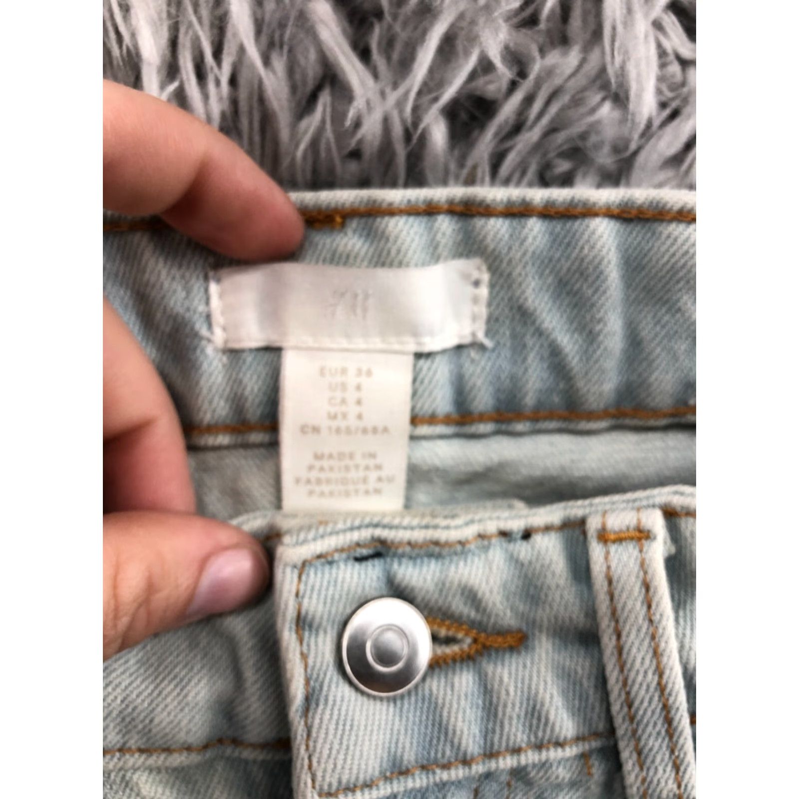 H&M H&M Womens Cut-off Shorts Size 4 Mid Rise Medium Wash Blue Size 27" / US 4 / IT 40 - 6 Thumbnail