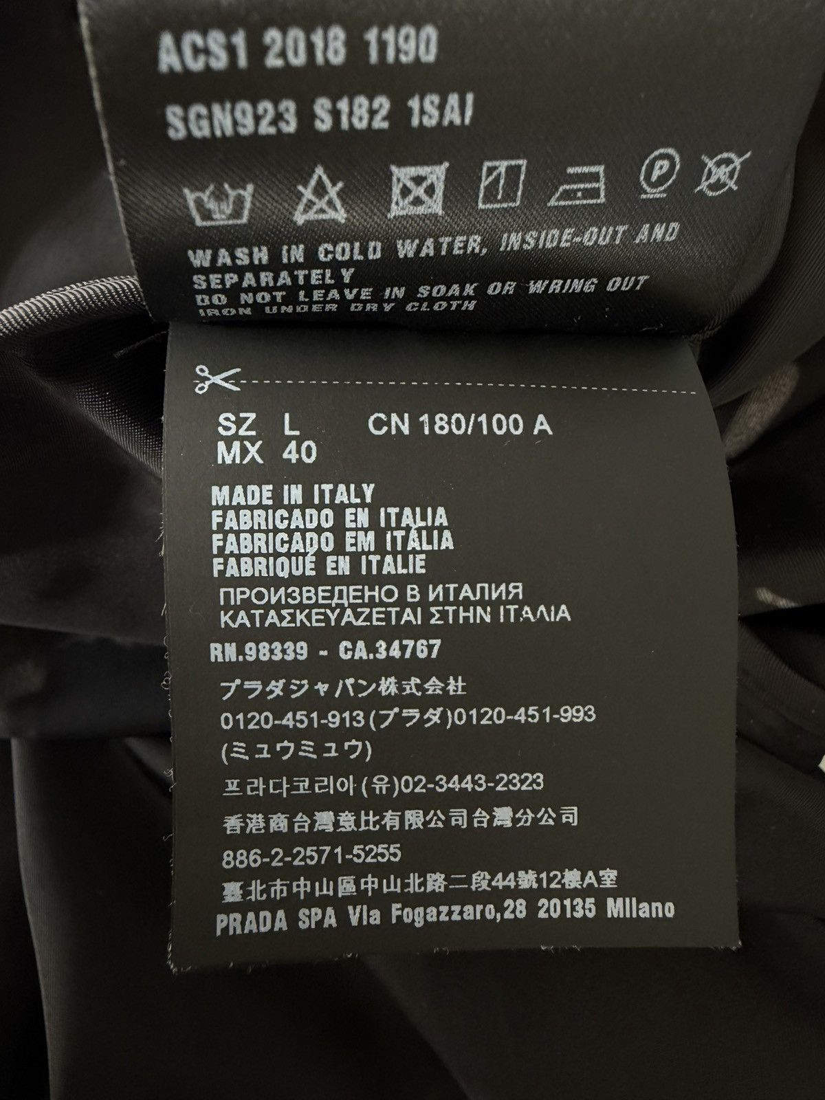 Prada Prada Herzog & de Meuron A/W 2018 A Printed Shirt Size US L / EU 52-54 / 3 - 14 Thumbnail