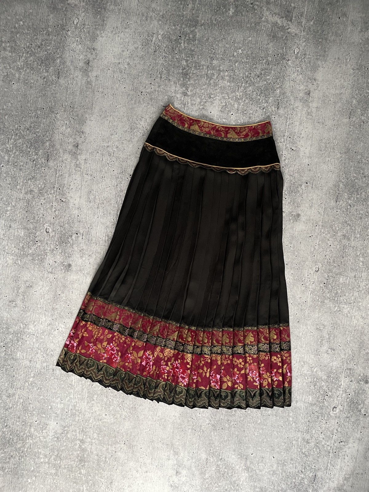 Roberto Cavalli Roberto Cavalli Leather and Silk Skirt Size S Size 25" / US 0 / IT 36 - 18 Thumbnail