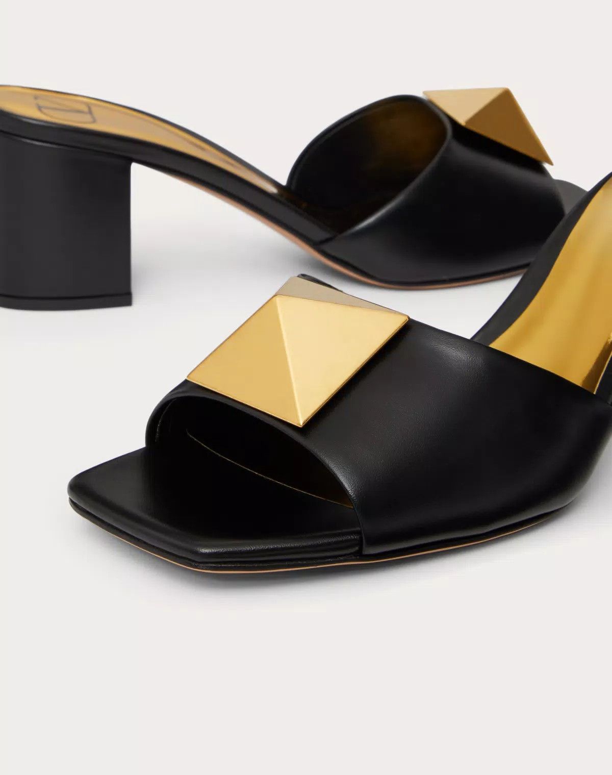 Valentino o1s1wg110625 One Stud Calfskin Slide 60 Mm in Black Size US 5.5 / IT 35.5 - 5 Thumbnail