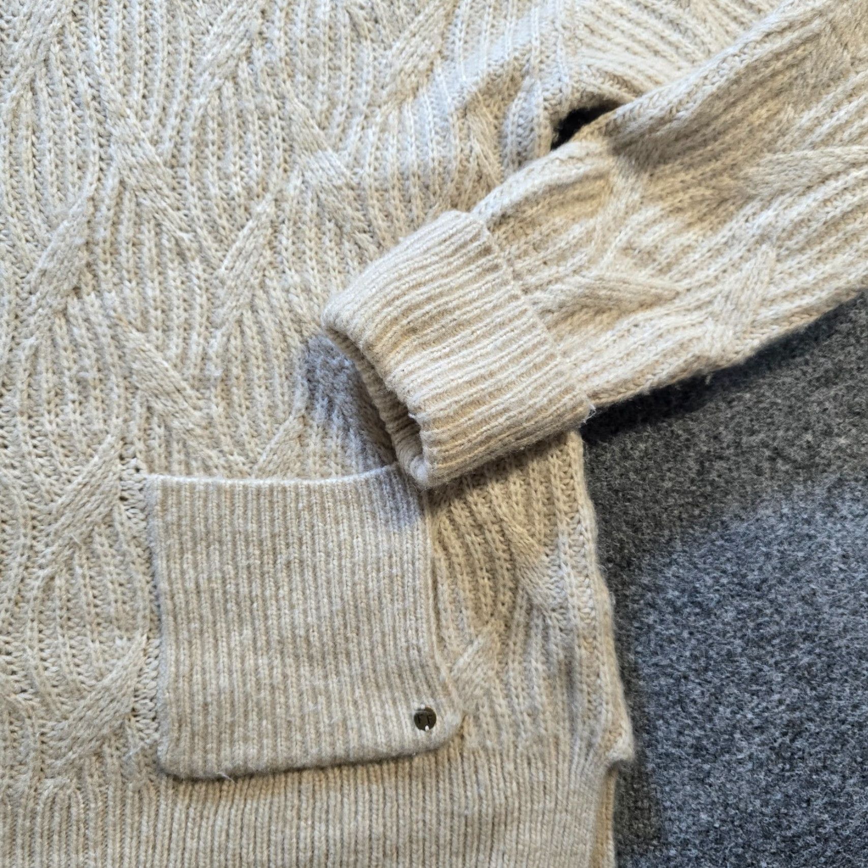 FatFace Fat Face Sweater Women Size 6 Beige Cable-Knit Pockets Soft Fuzzy Capsule Casual Shirt Size M / US 6-8 / IT 42-44 - 3 Thumbnail