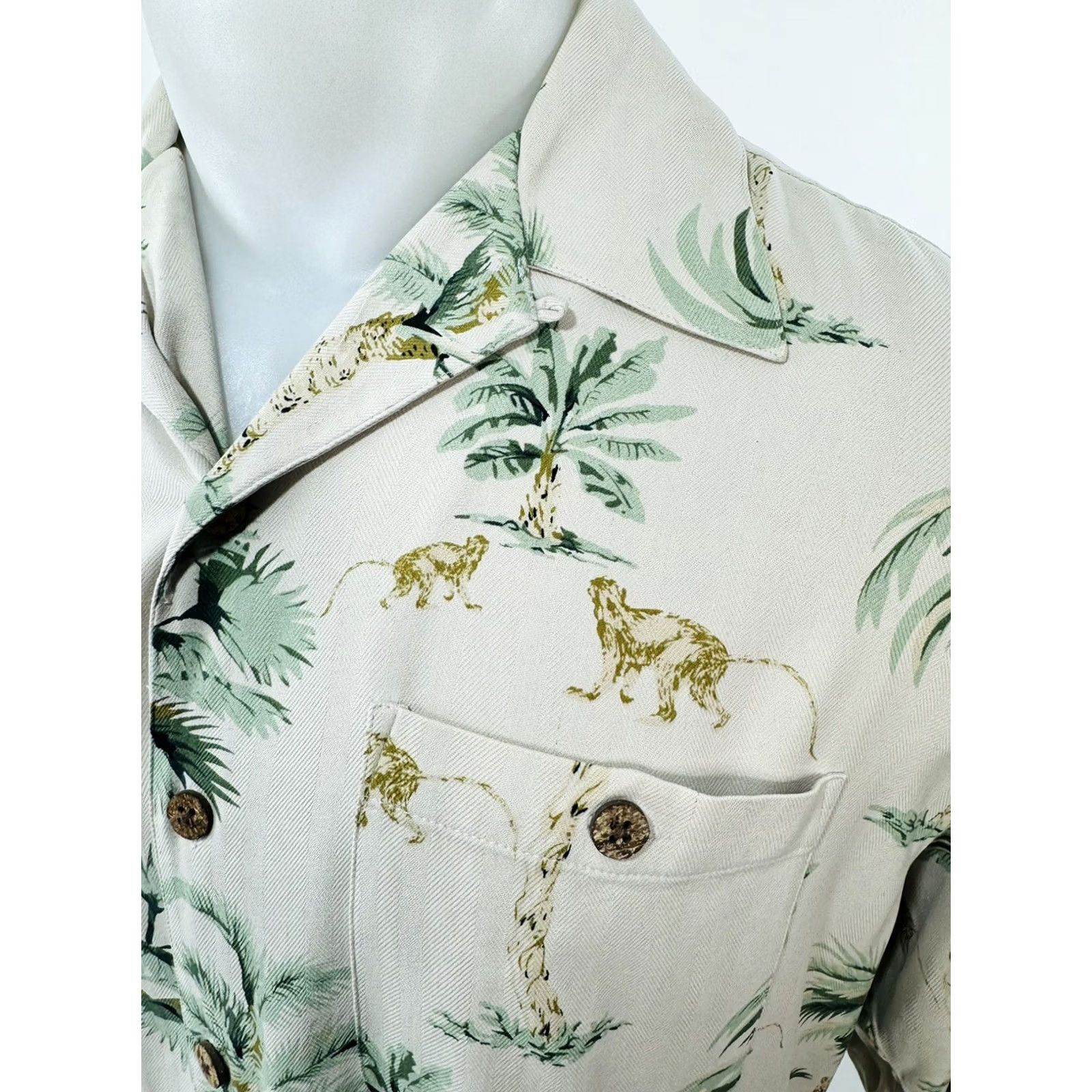 Tommy Bahama TOMMY BAHAMA - Silk MONKEYS / PALMS ALL OVER Loop Collar M Hawaiian Shirt Shirt Mens Beige / Green 90s Hawaiian Size US M / EU 48-50 / 2 - 2 Thumbnail