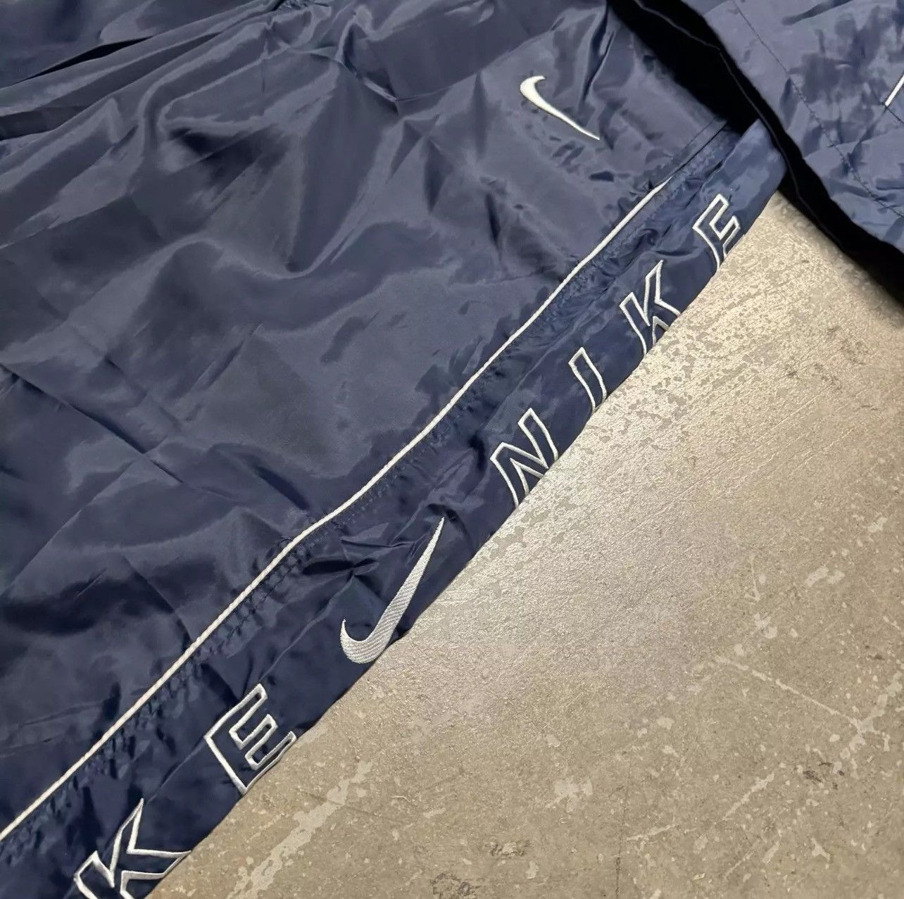 Nike Vintage 90s Nike Tracksuit Mens M Embroidered Logo Navy NWT Size US M / EU 48-50 / 2 - 3 Thumbnail
