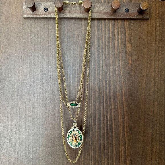Other Vintage Layered Gold Tone Green Enamel Cameo Female Portrait Size ONE SIZE - 3 Thumbnail