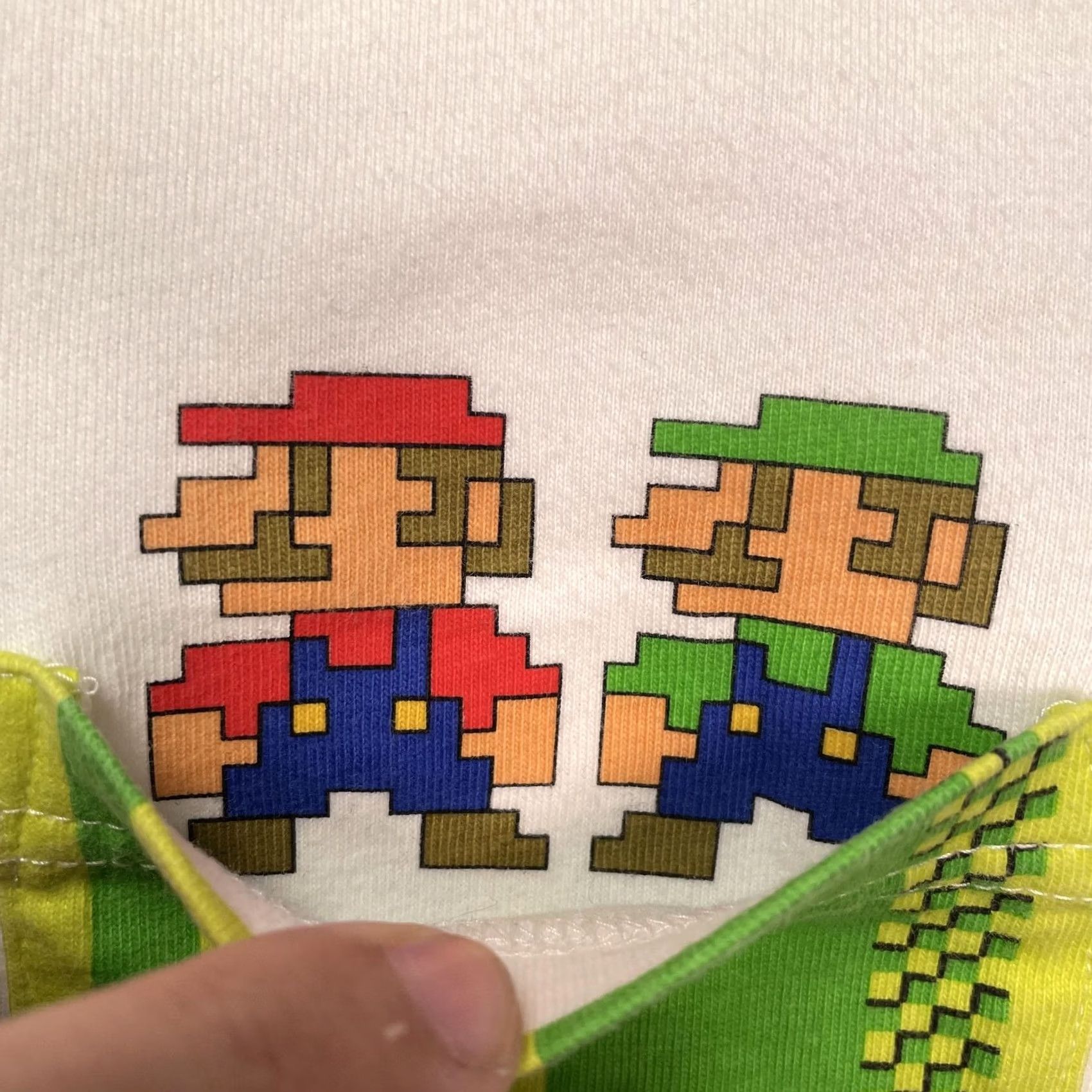 Uniqlo Uniqlo Super Mario Shirt Mens S White Pocket Luigi Graphic Tee Nintendo Size US S / EU 44-46 / 1 - 3 Thumbnail