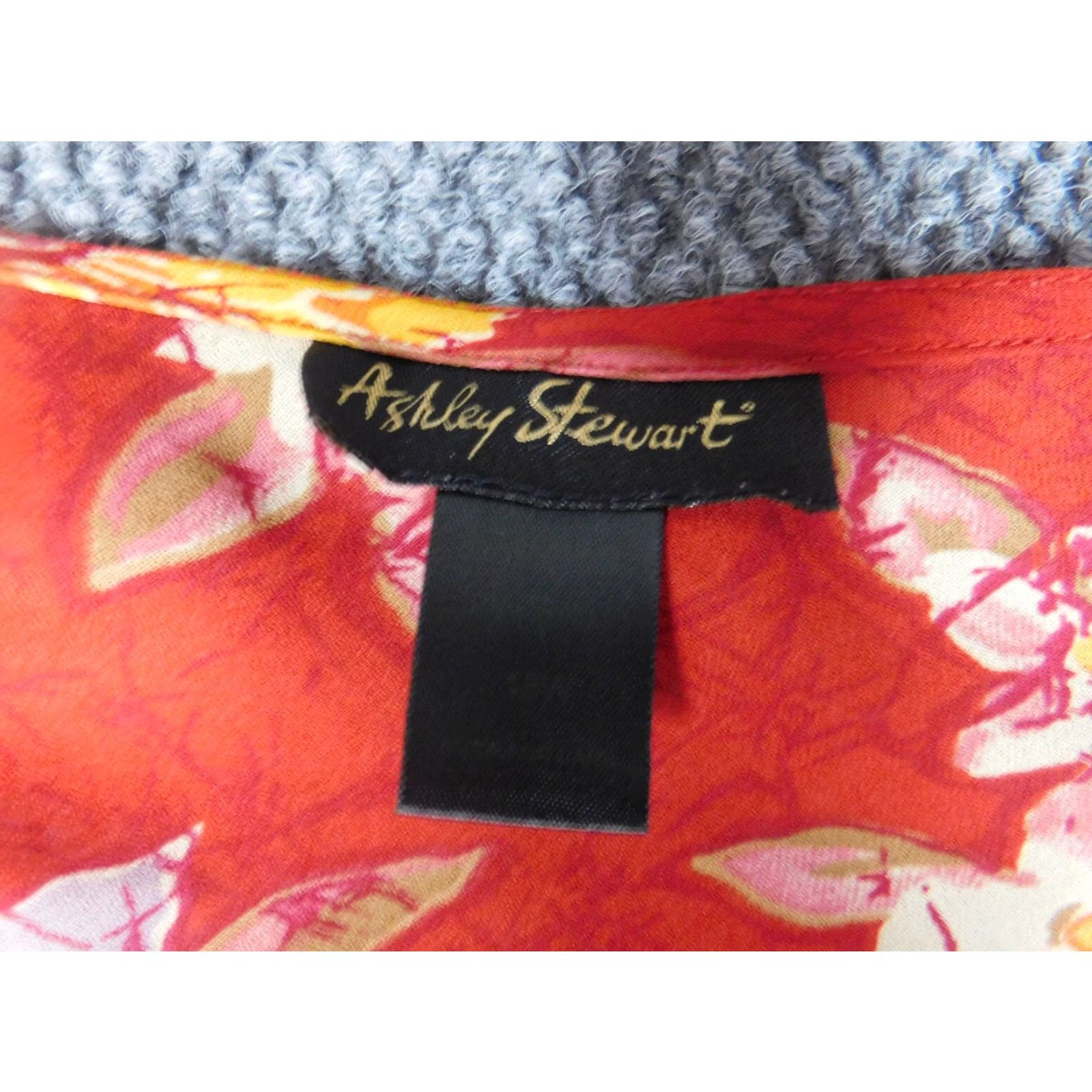 Vintage Ashley Stewart Blouse Womens 18W Plus Red Floral Cap Sleeve Crew Neck Pullover Button Short Sleeve Casual Polyester Rayon Stretch Vintage No Size XXL / US 16-18 / IT 52-54 - 4 Thumbnail