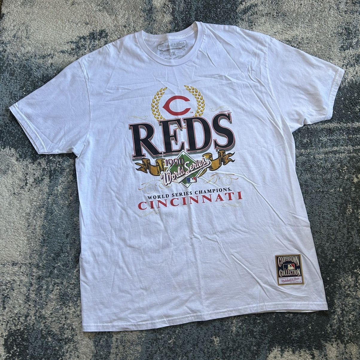 Mitchell & Ness HEAVYWEiGHT CiNCiNNATi REDS 1990 WORLD SERiES CHAMPiONS TEE Size US XXL / EU 58 / 5 - 8 Thumbnail