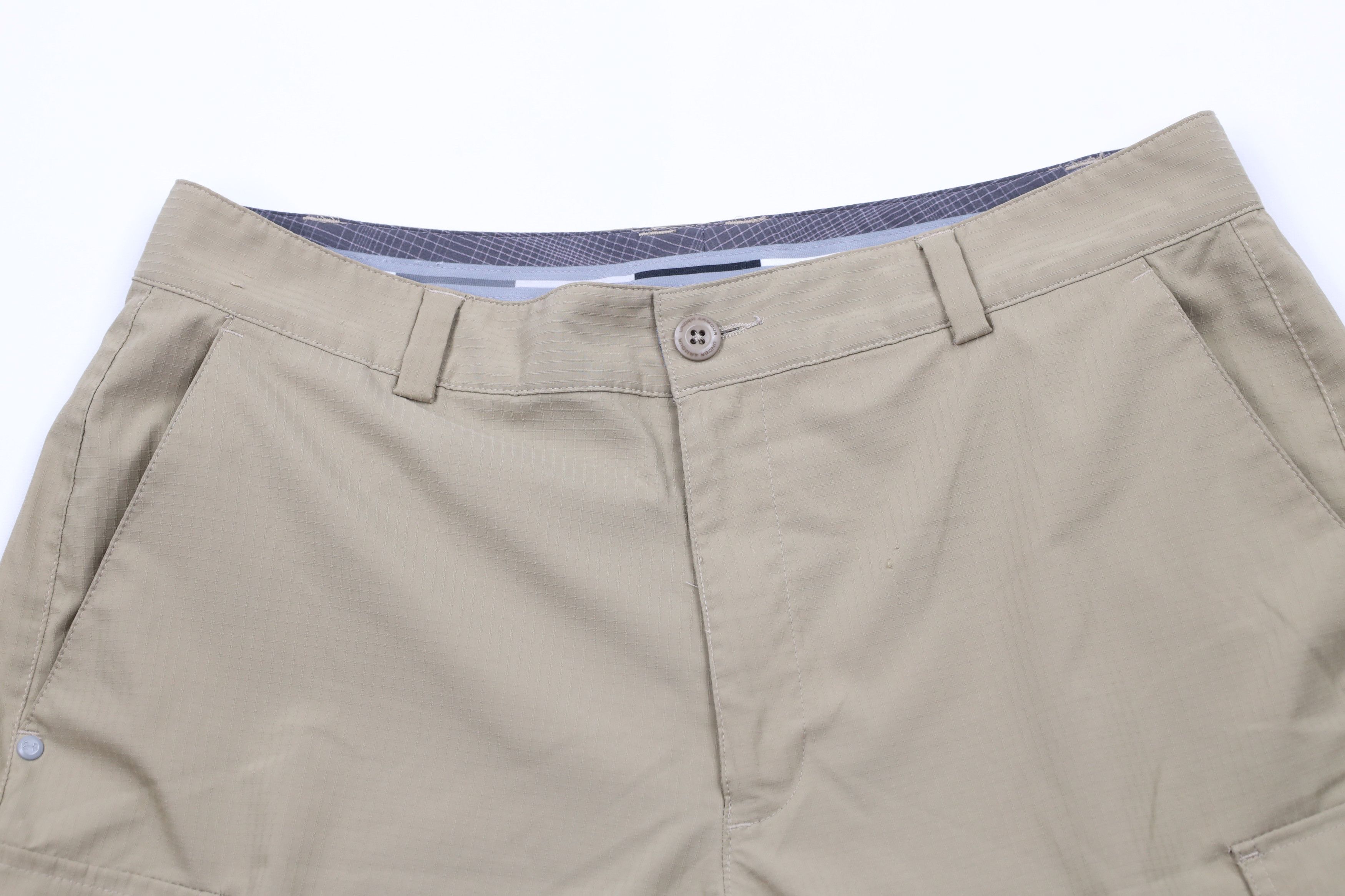 Under Armour × Vintage Under Armour Distressed Above Knee Cargo Shorts Beige Size US 34 / EU 50 - 2 Thumbnail